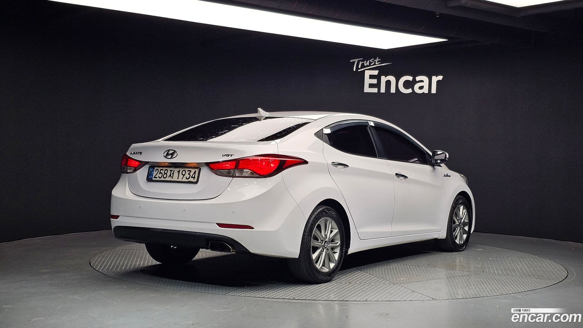 Main__Slider__Photo:AVANTE Hyundai 2013.11-1