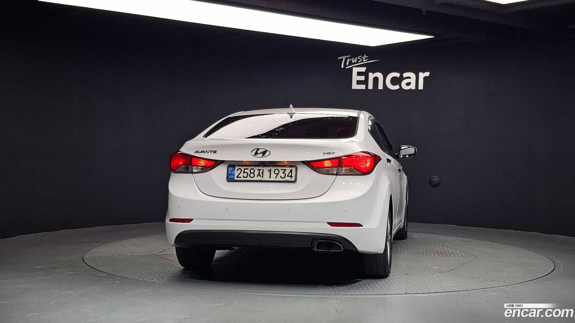 AVANTE Hyundai 2013.11-OUTER-004