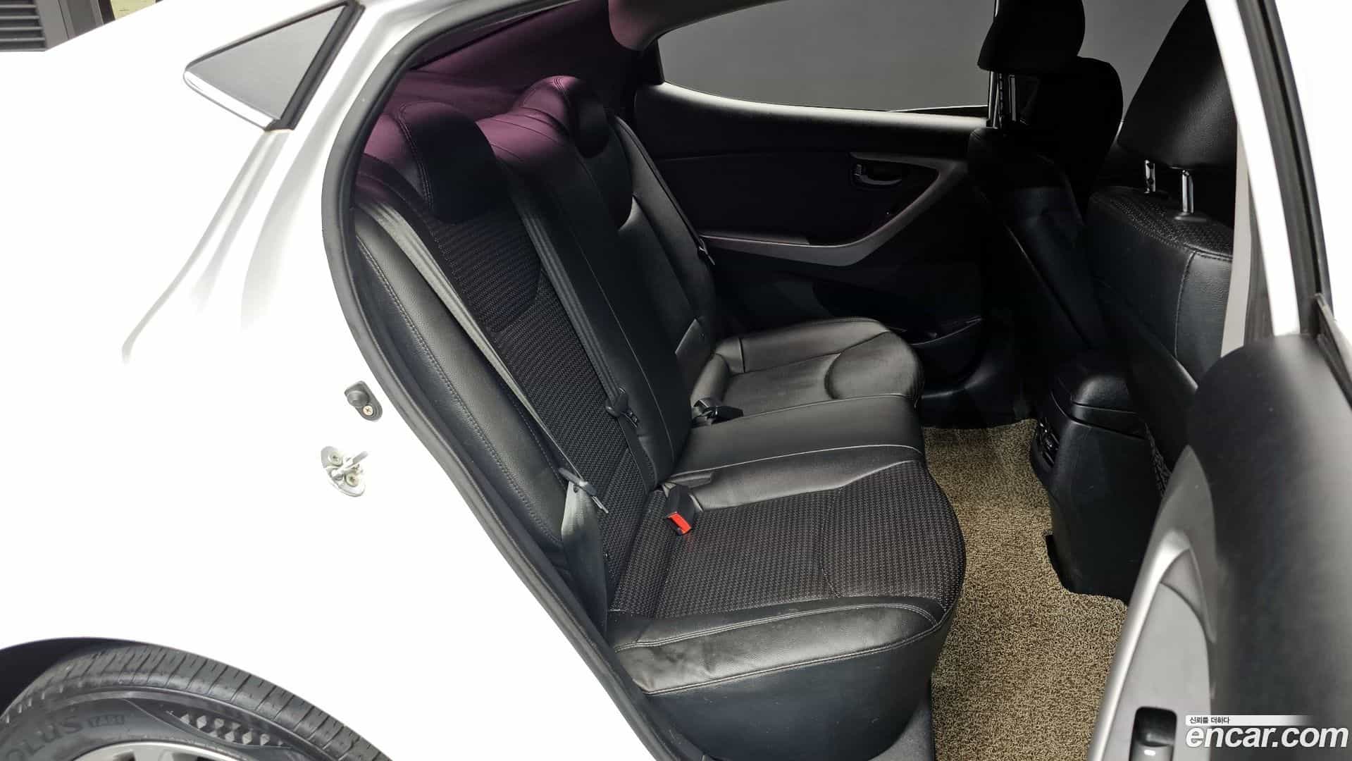 AVANTE Hyundai 2013.11-OPTION-016