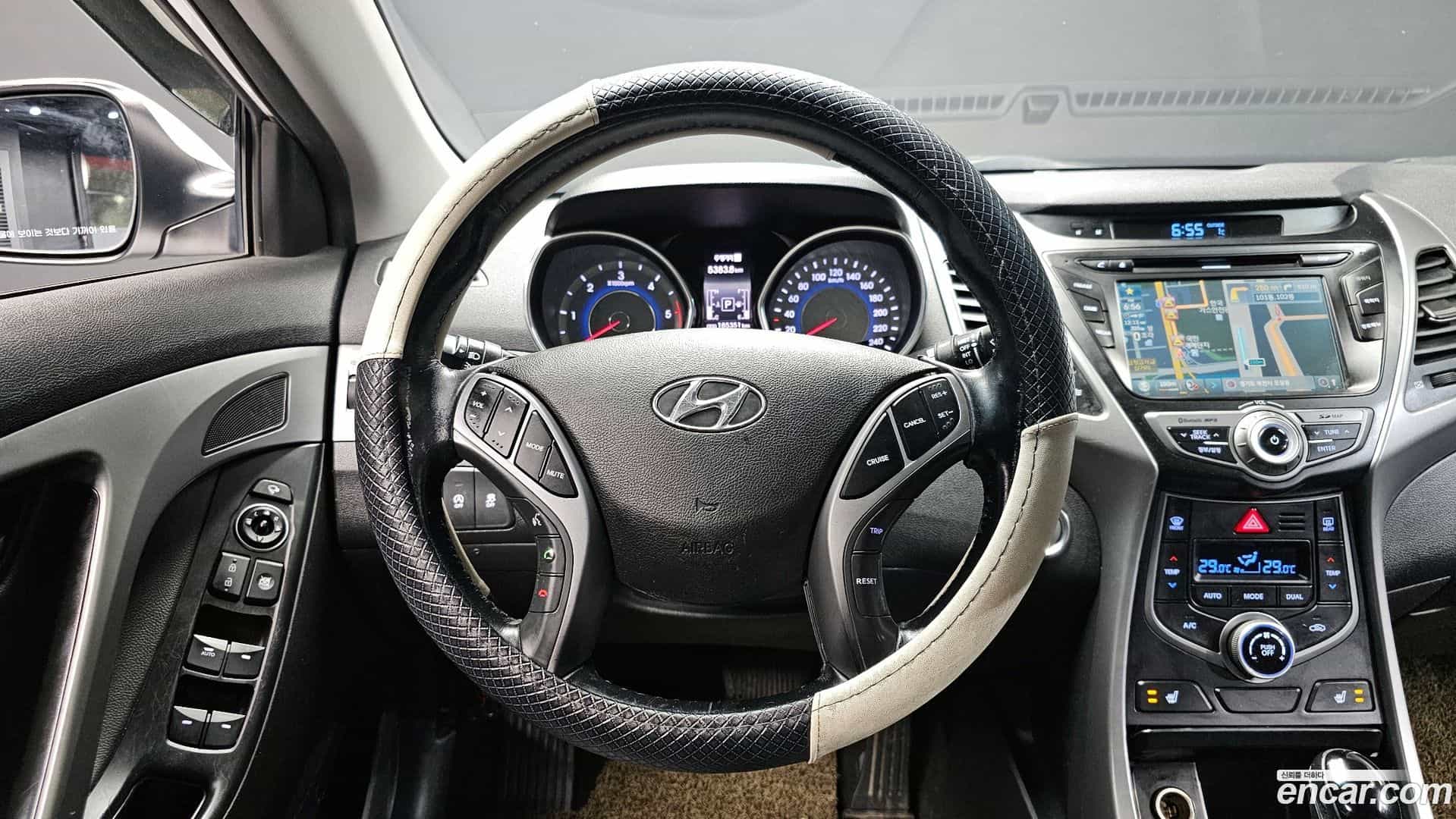 AVANTE Hyundai 2013.11-OPTION-017