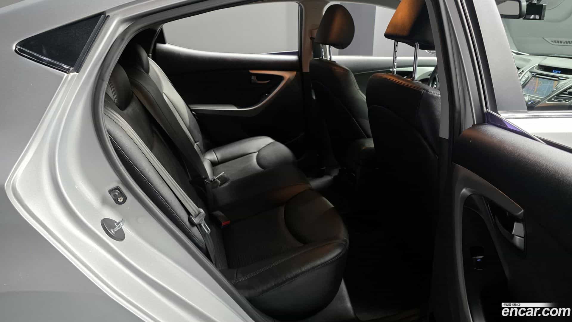 AVANTE Hyundai 2013.8-OPTION-016