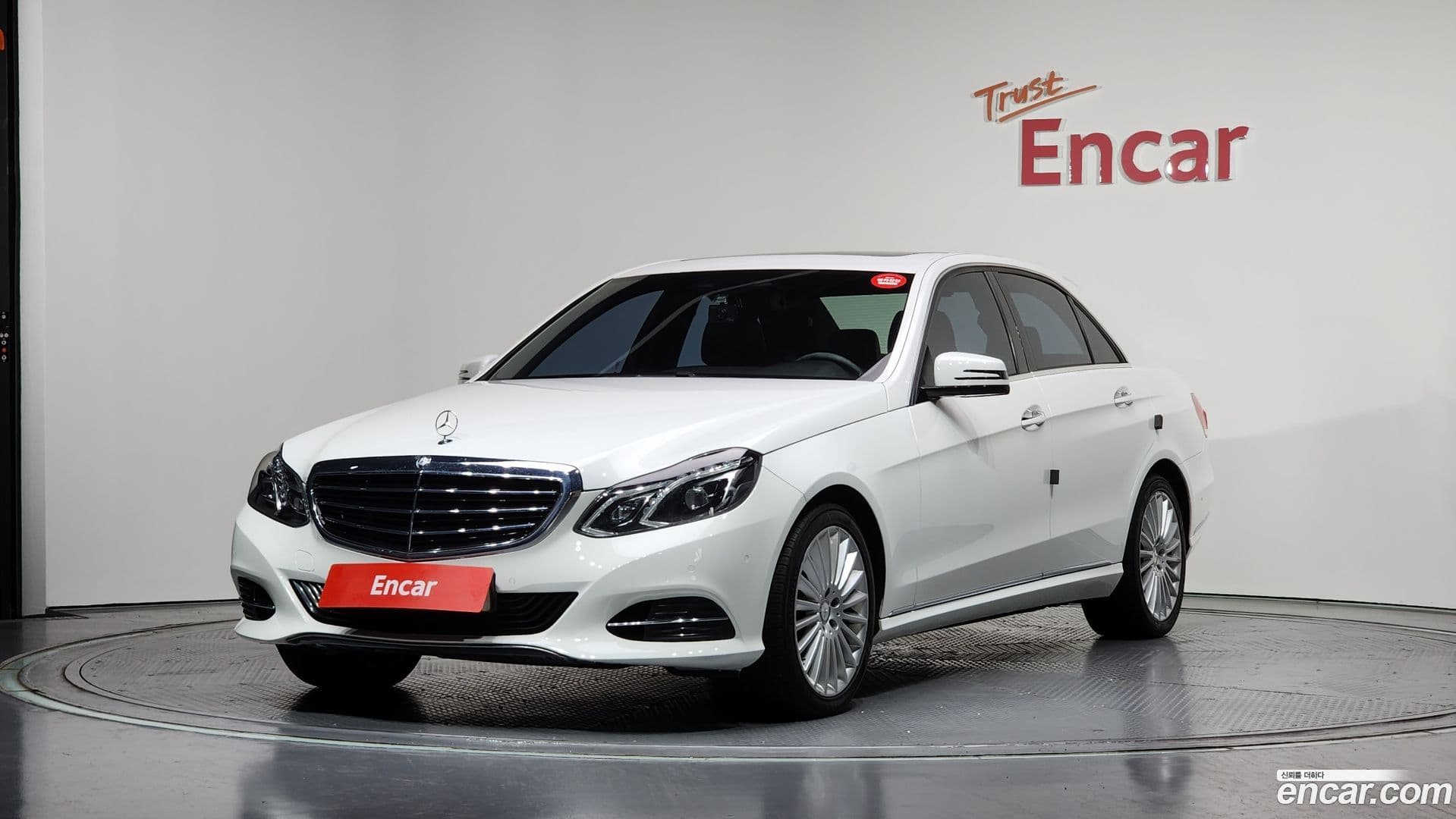 Main__Slider__Photo:E-Class Mercedes-Benz 2015.5-0