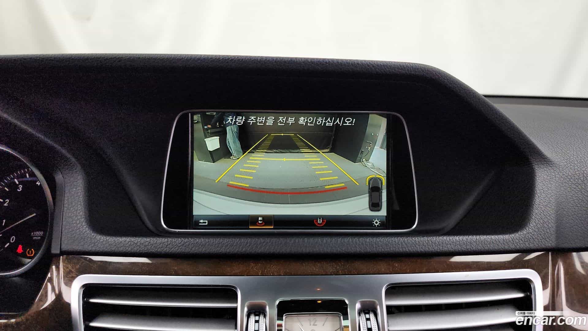 E-Class Mercedes-Benz 2015.5-OPTION-019