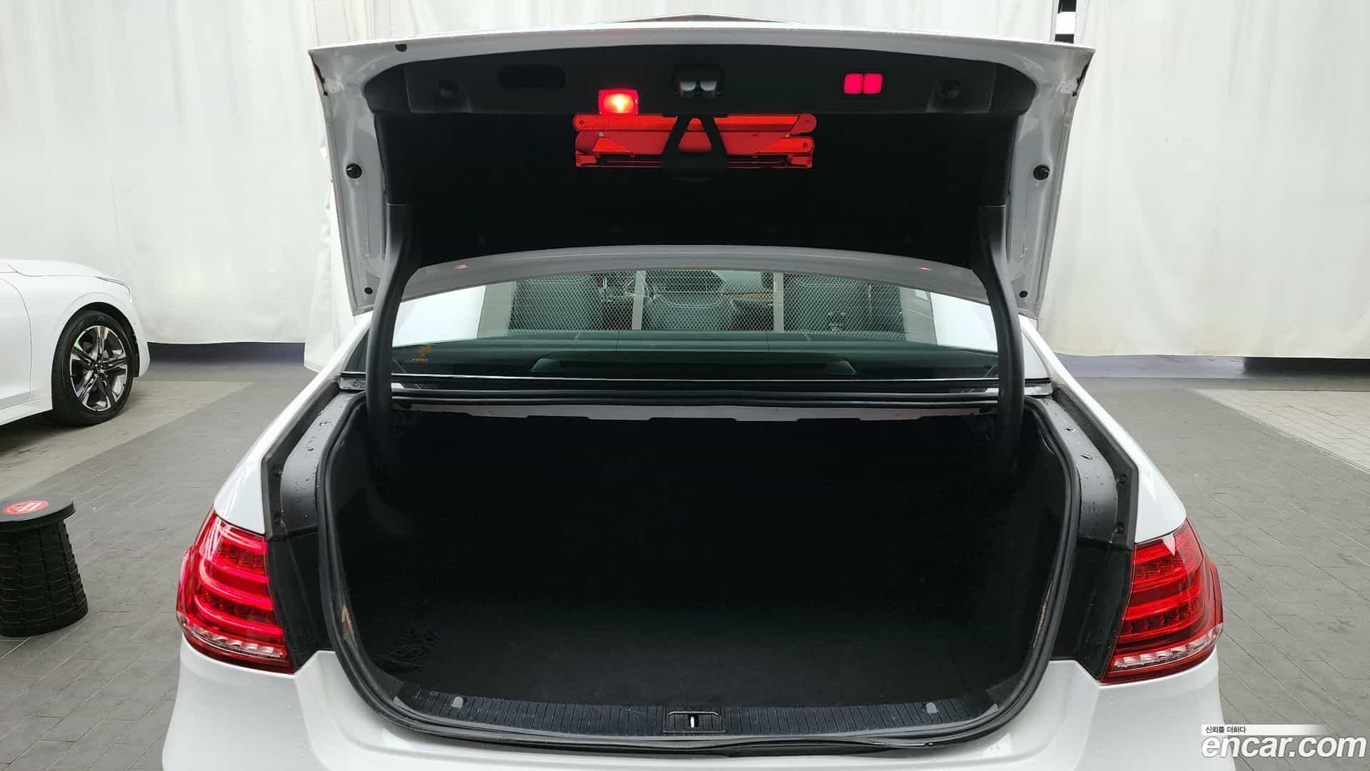 E-Class Mercedes-Benz 2015.5-OPTION-024