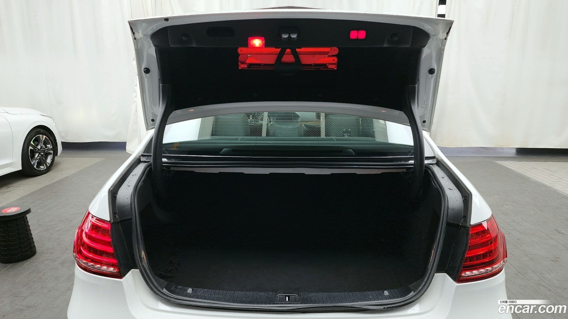 Main__Slider__Photo:E-Class Mercedes-Benz 2015.5-19