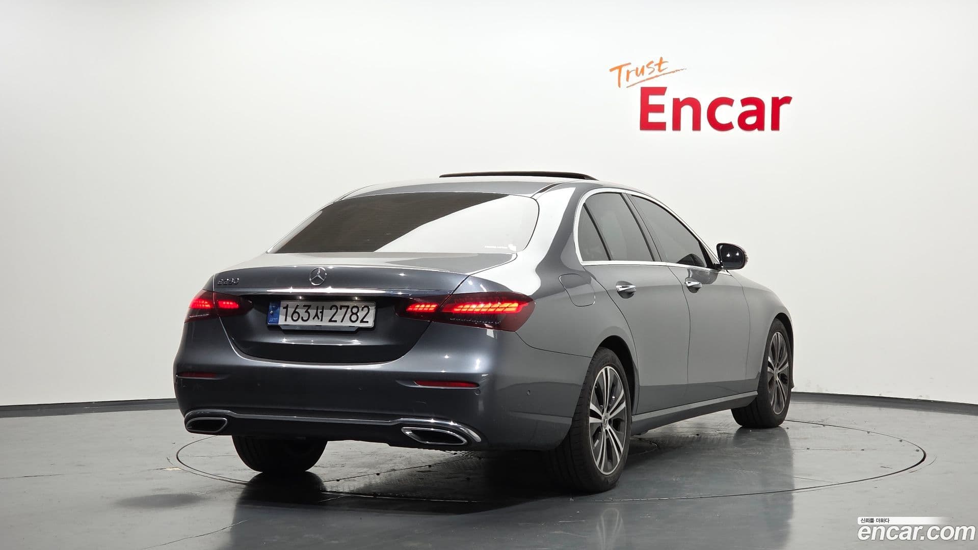 Main__Slider__Photo:E-Class Mercedes-Benz 2020.10-1