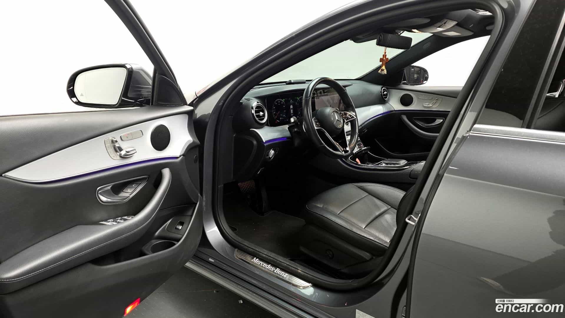 E-Class Mercedes-Benz 2020.10-INNER-010