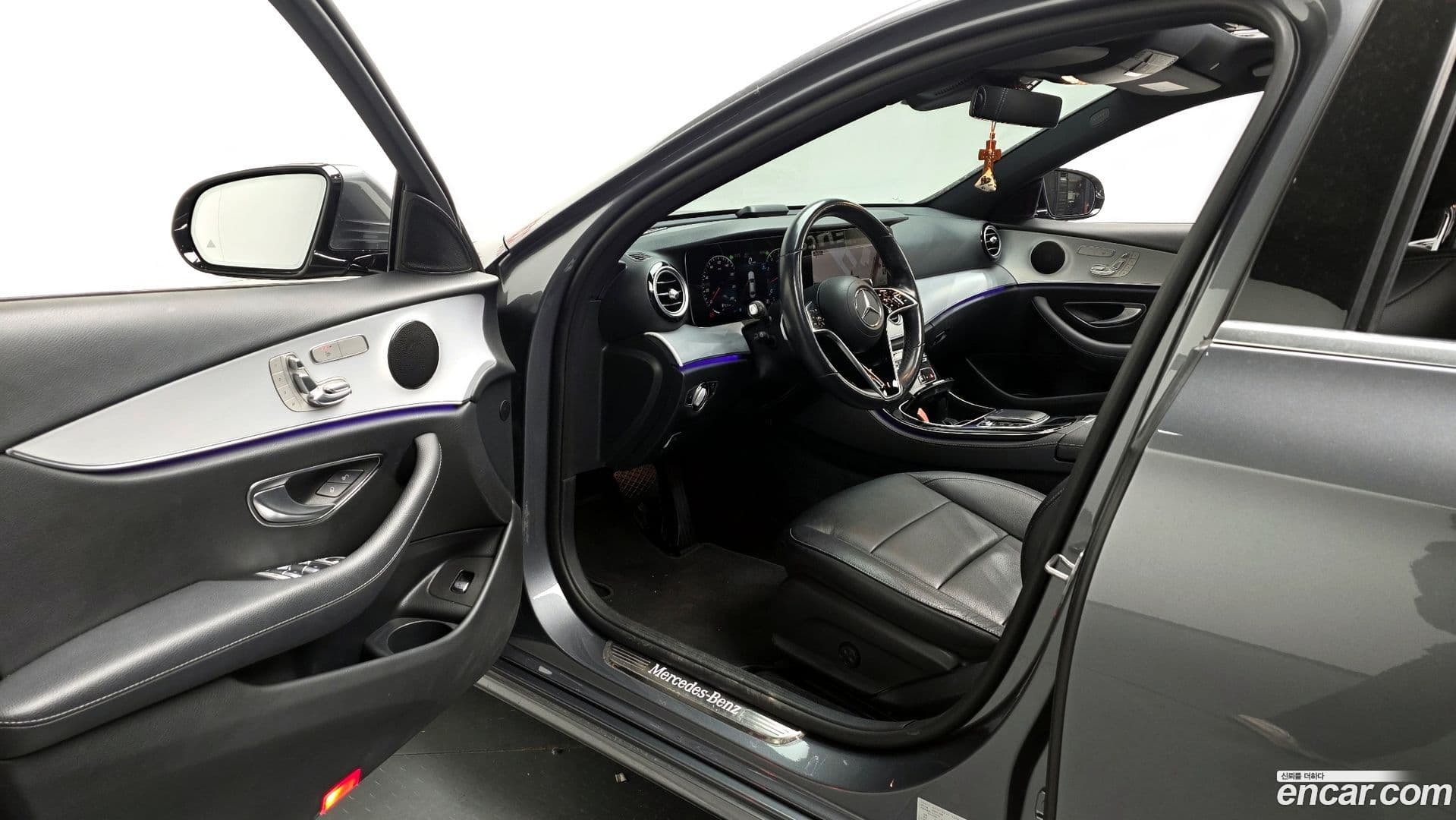 Main__Slider__Photo:E-Class Mercedes-Benz 2020.10-9