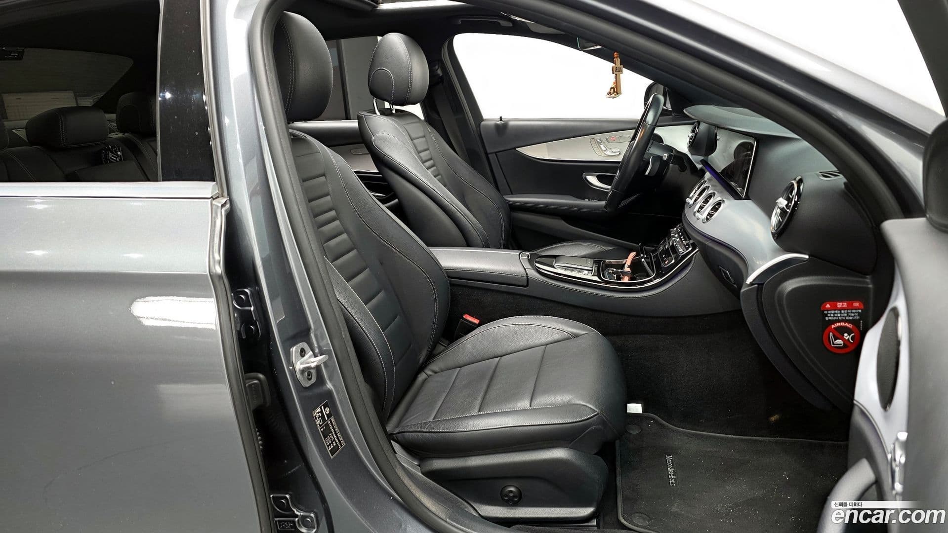 Main__Slider__Photo:E-Class Mercedes-Benz 2020.10-10