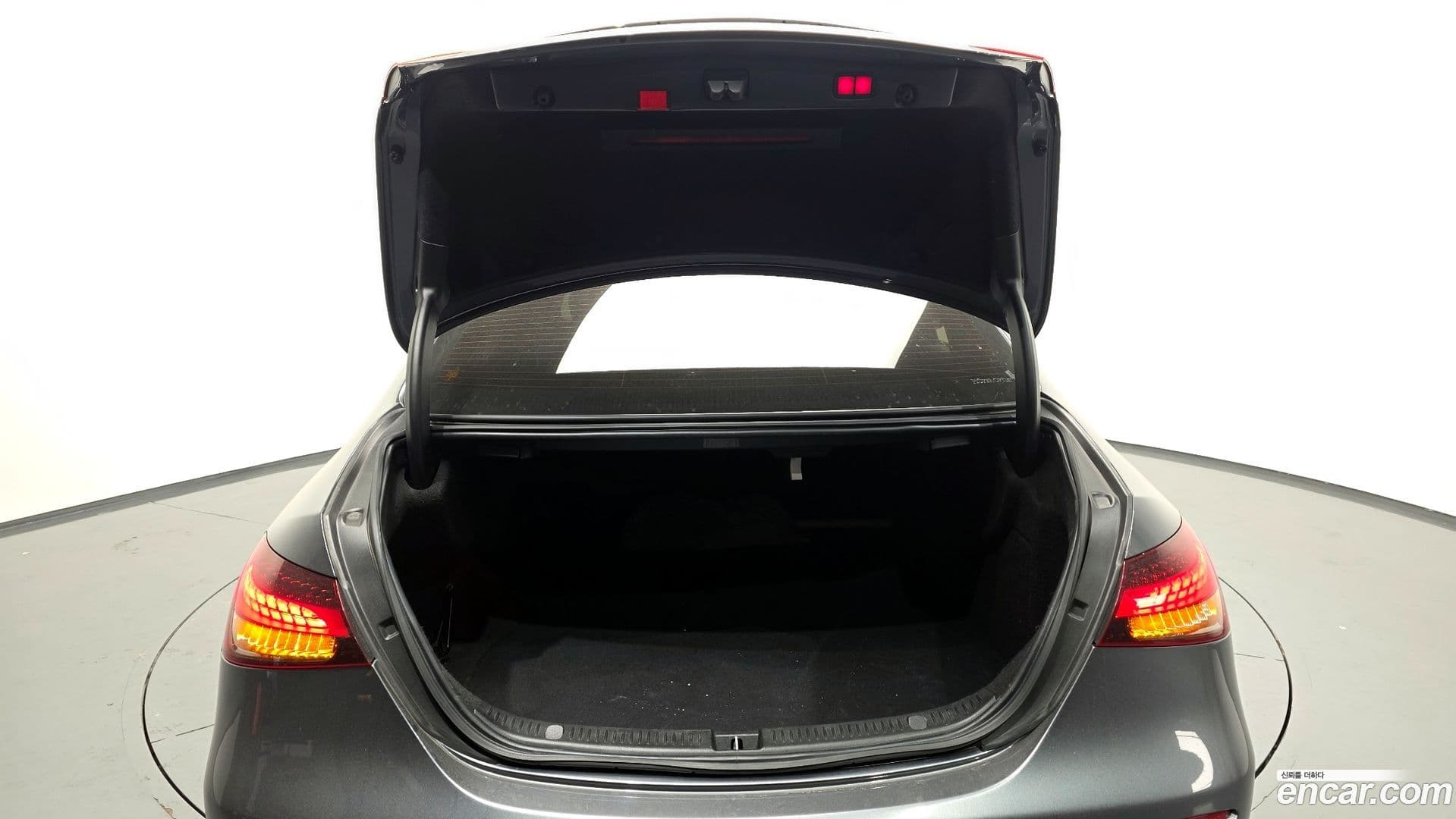 Main__Slider__Photo:E-Class Mercedes-Benz 2020.10-19