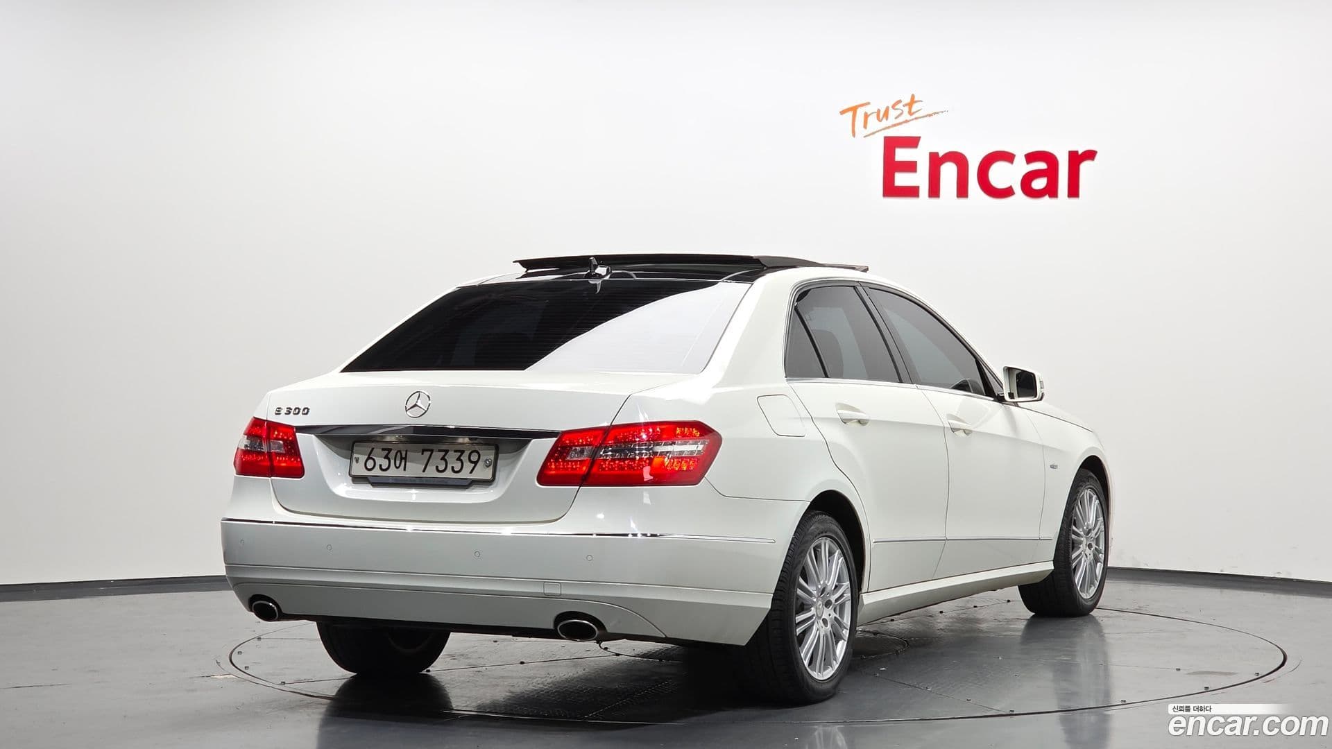 Main__Slider__Photo:E-Class Mercedes-Benz 2012.9-1