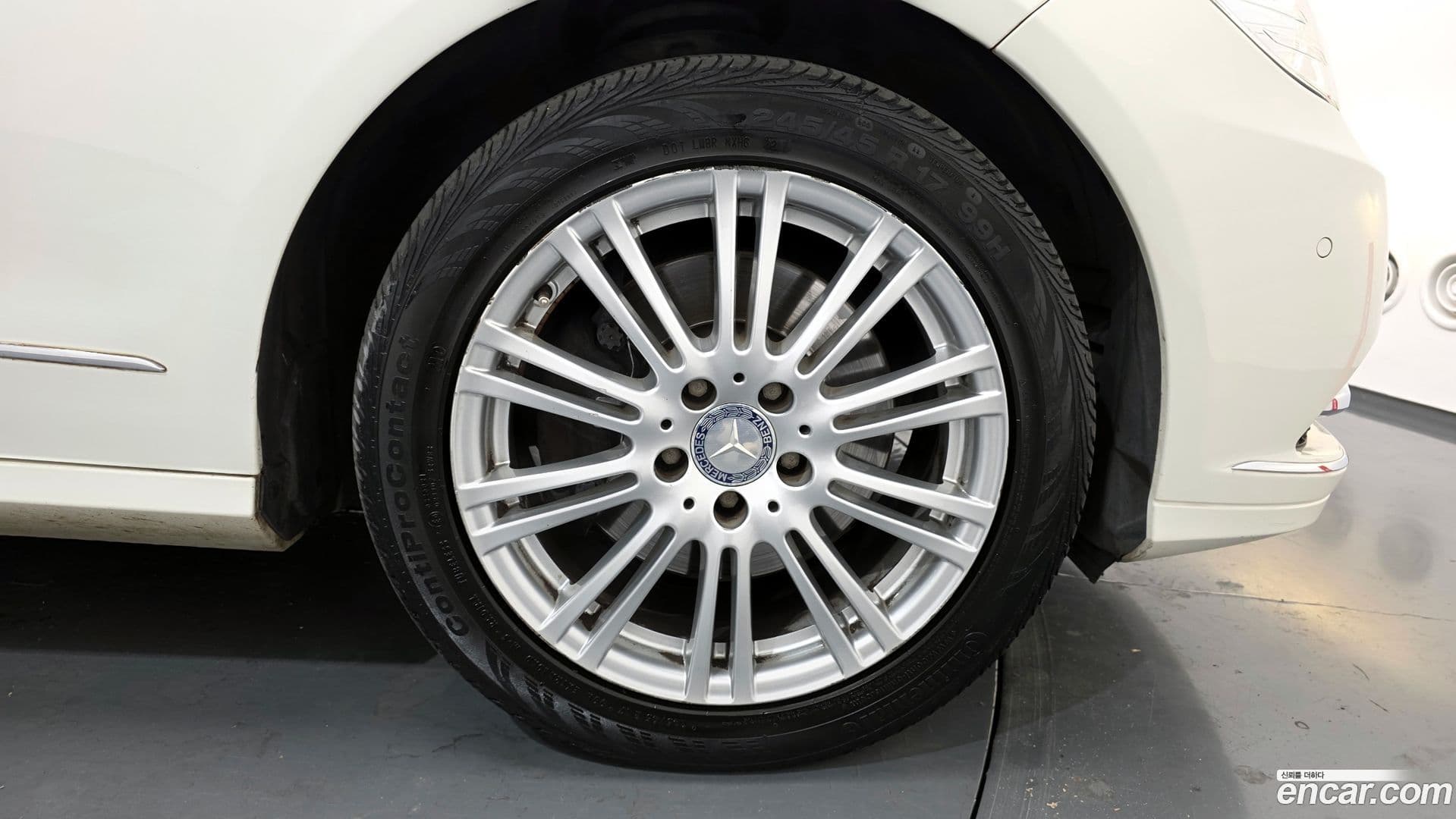 Main__Slider__Photo:E-Class Mercedes-Benz 2012.9-4