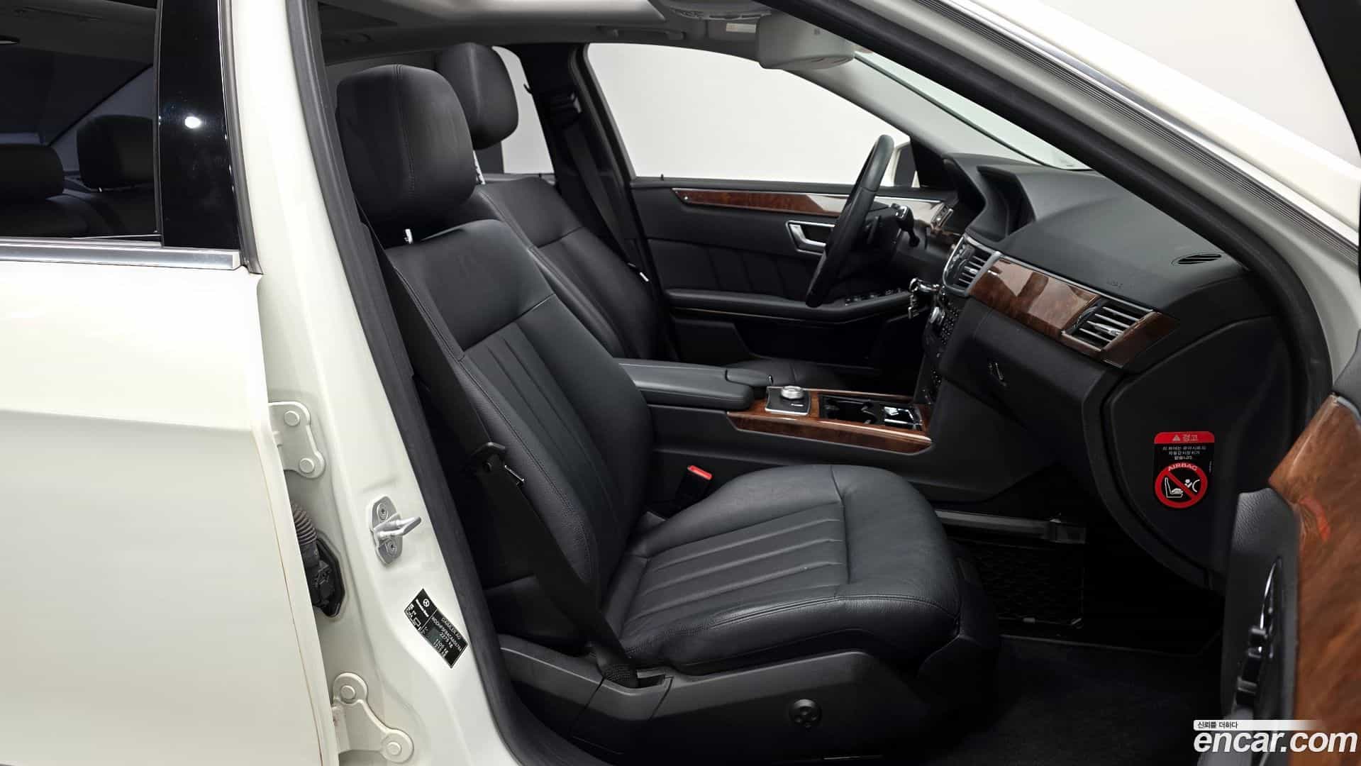 E-Class Mercedes-Benz 2012.9-OPTION-015