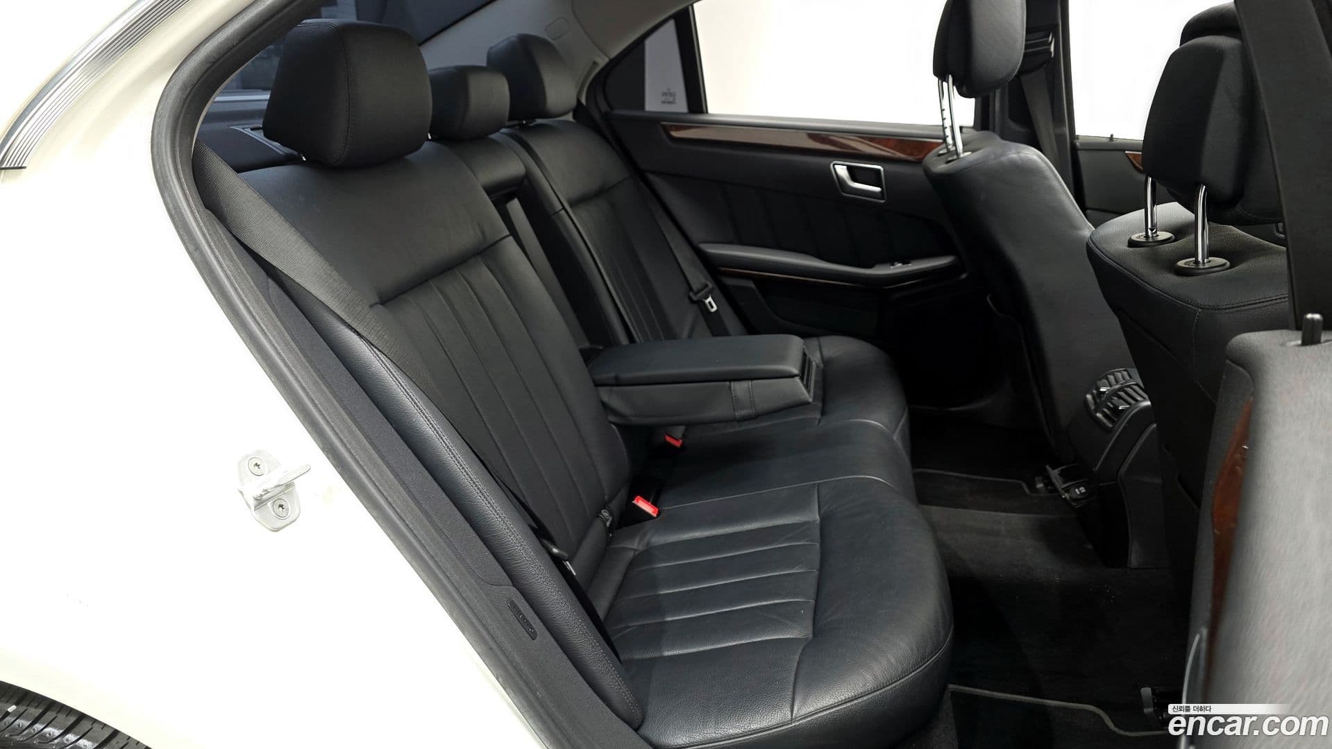 Main__Slider__Photo:E-Class Mercedes-Benz 2012.9-11