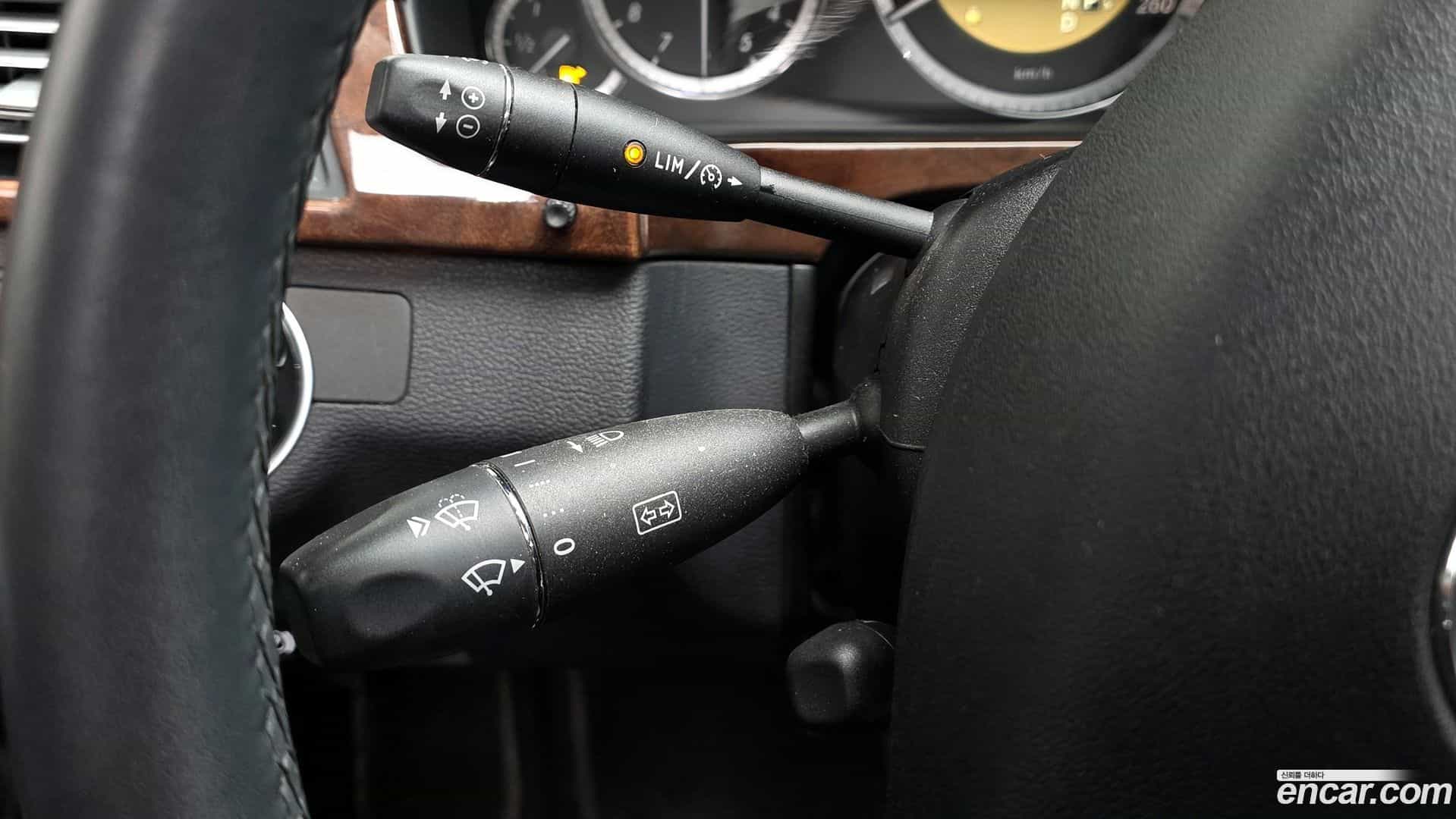 E-Class Mercedes-Benz 2012.9-OPTION-022