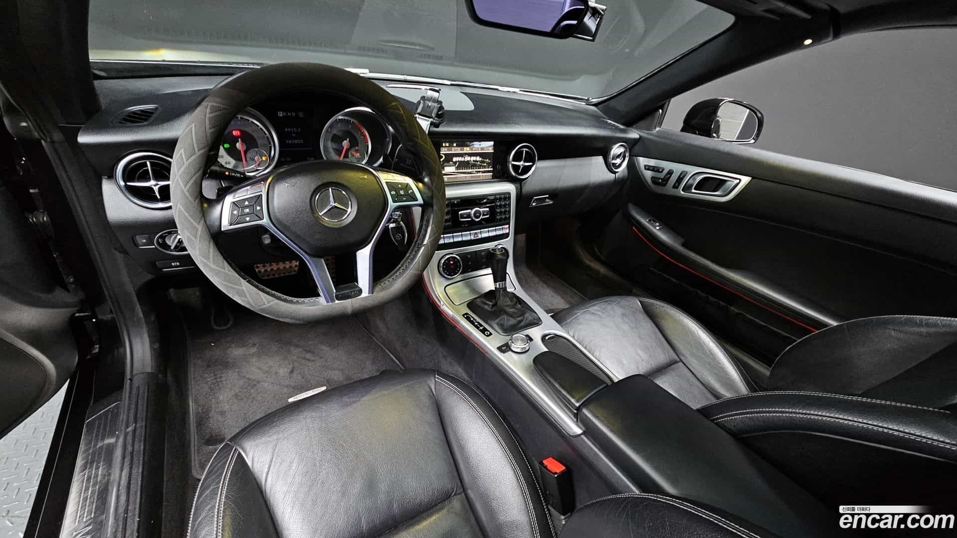 SLK-Class Mercedes-Benz 2012.3-INNER-007