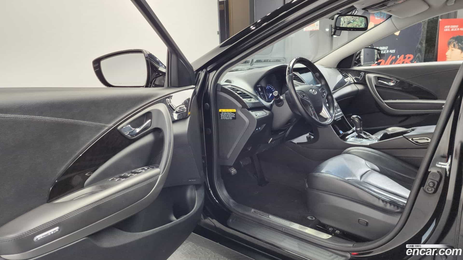 Grandeur Hyundai 2016.2-INNER-010