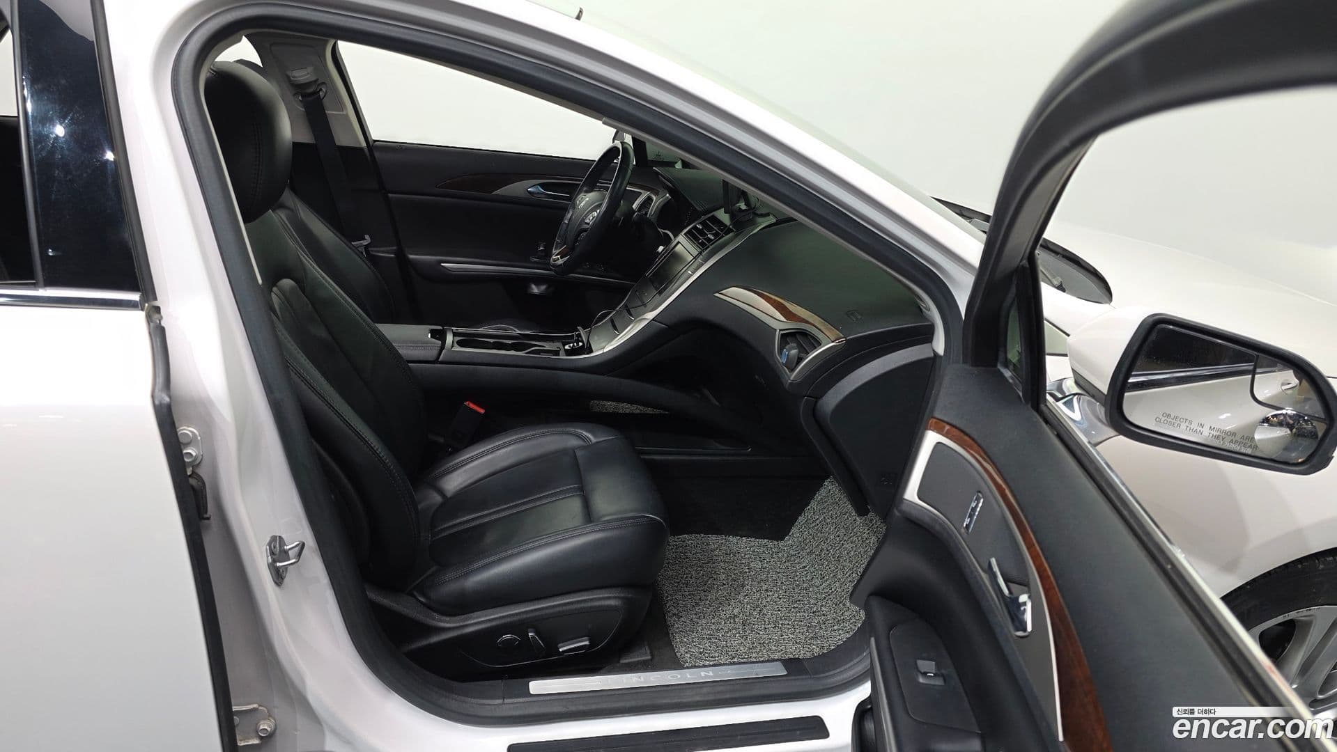 Main__Slider__Photo:MKZ Lincoln 2015.8-10