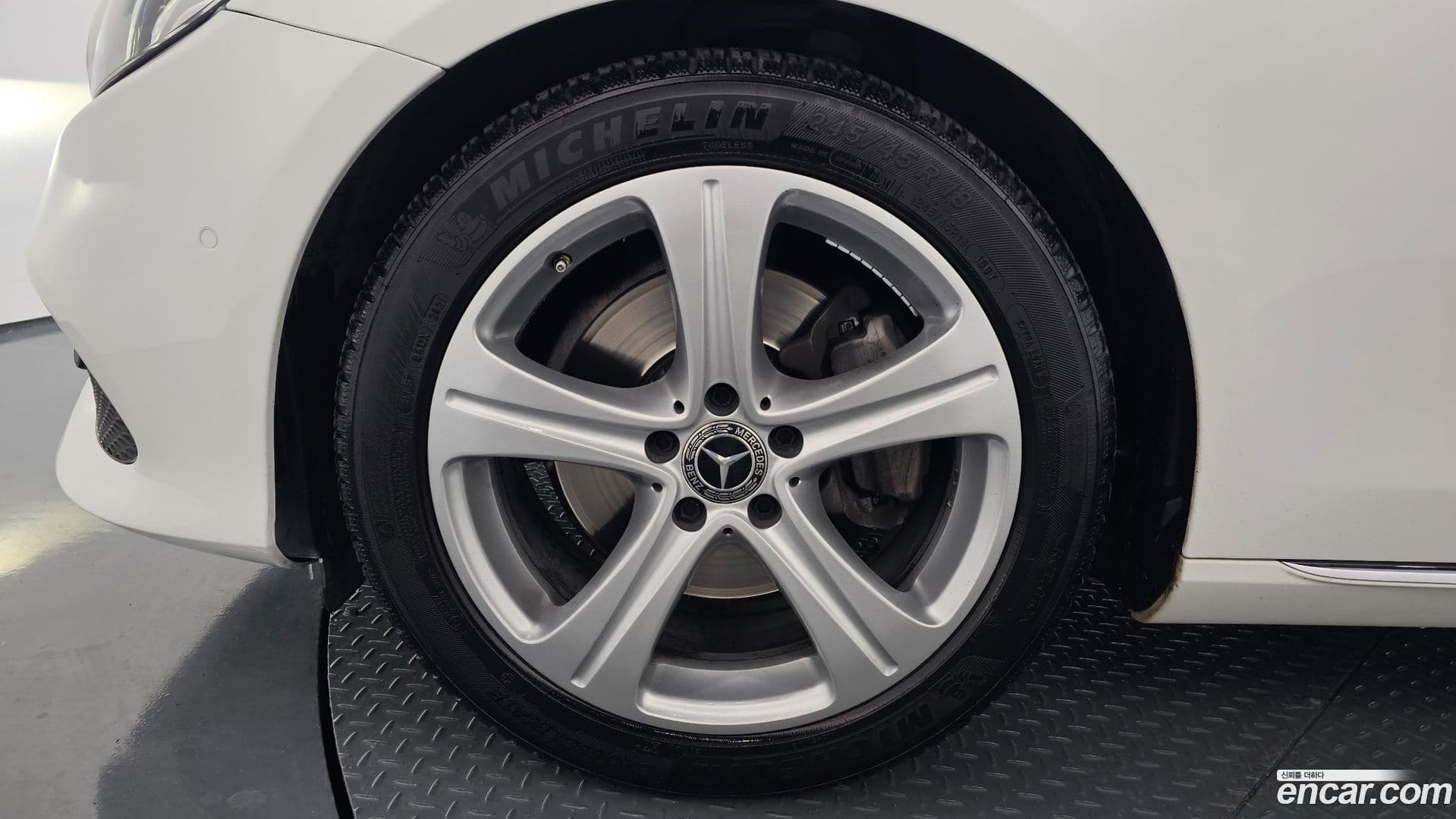 Main__Slider__Photo:E-Class Mercedes-Benz 2018.2-4