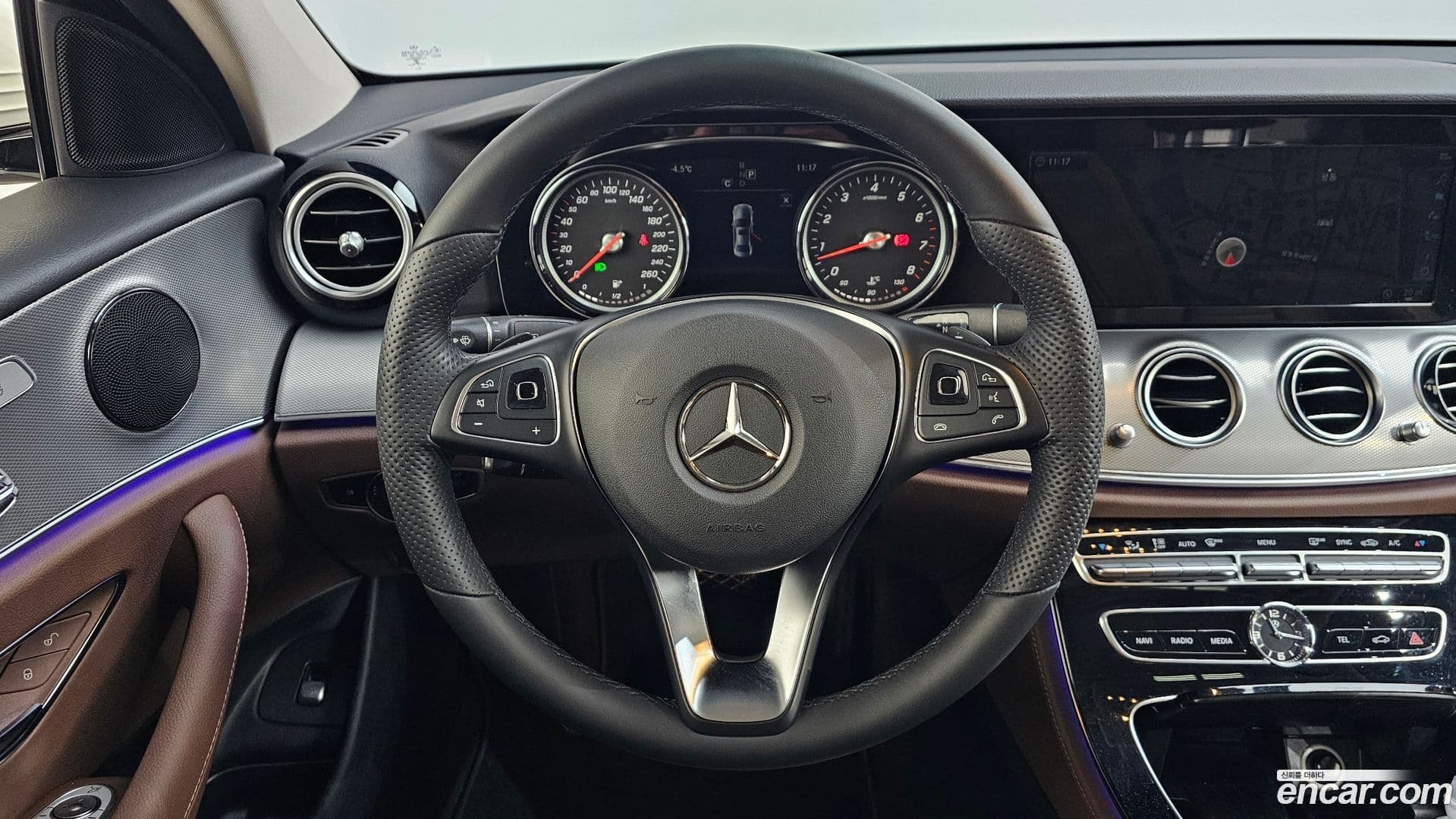 Main__Slider__Photo:E-Class Mercedes-Benz 2018.2-12