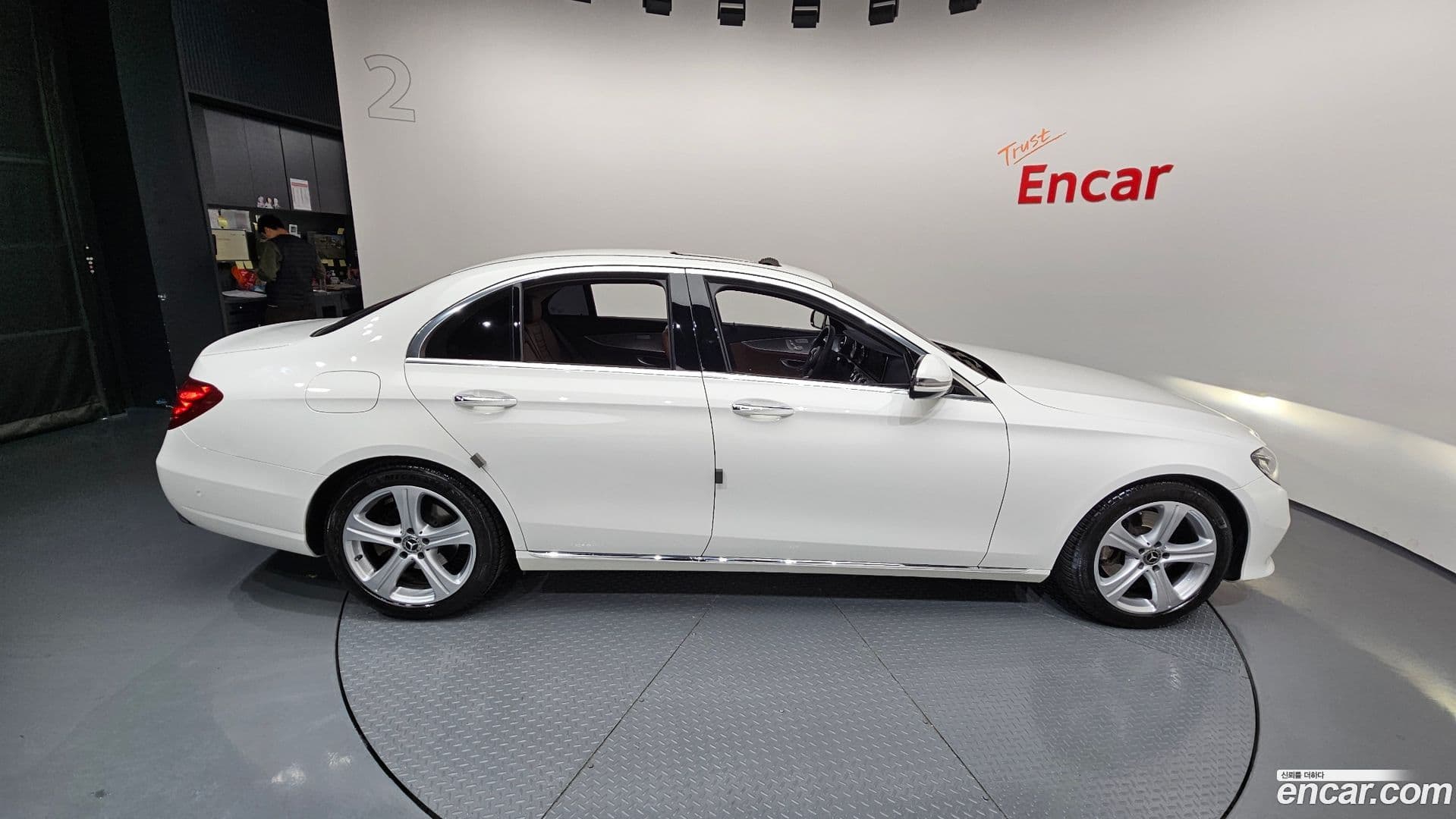 Main__Slider__Photo:E-Class Mercedes-Benz 2018.2-16