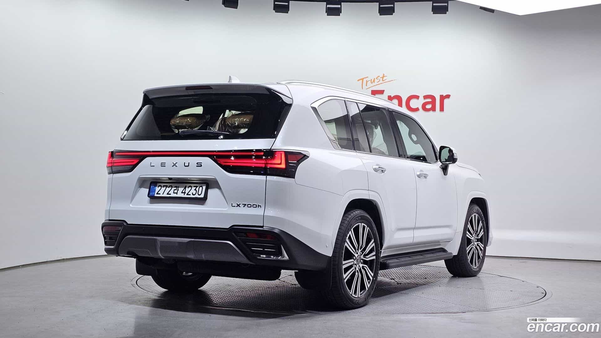 LX Lexus 2026.0-OUTER-002