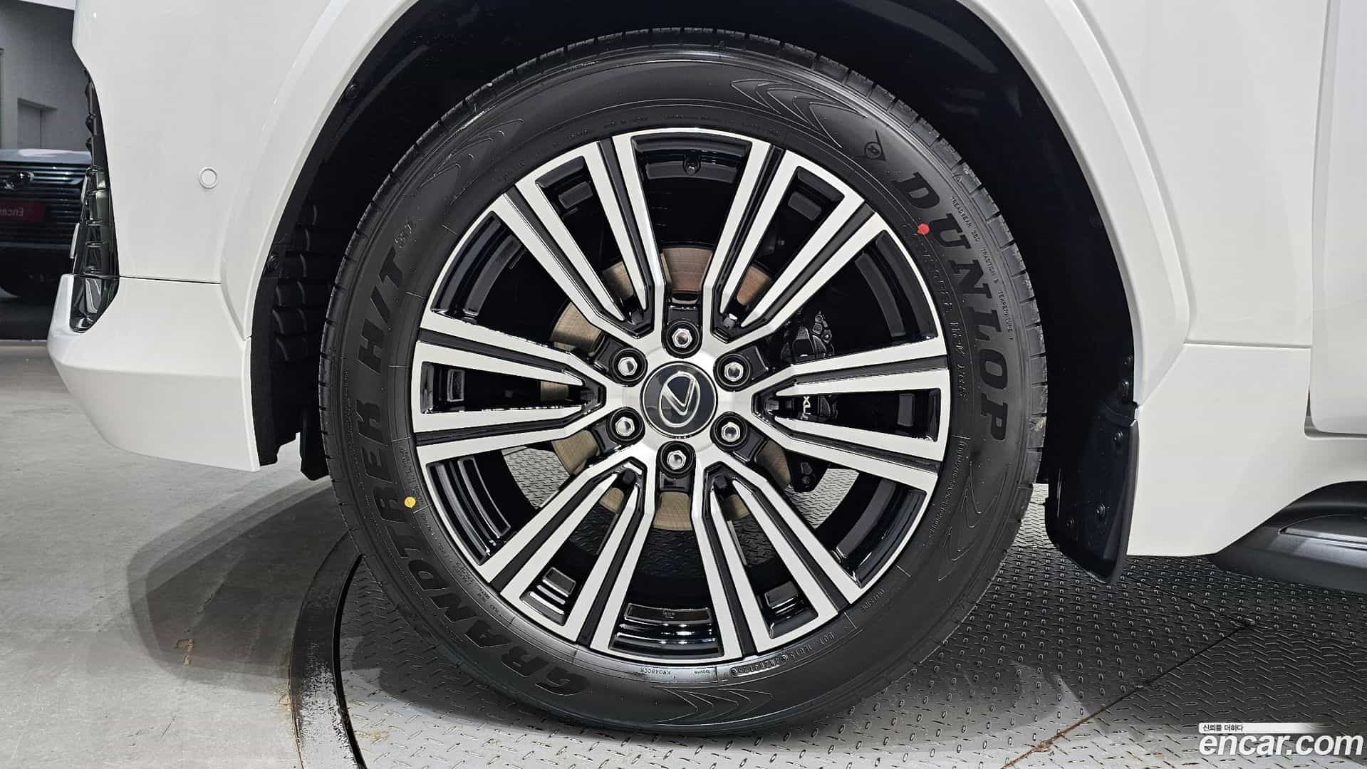 LX Lexus 2026.0-OUTER-005