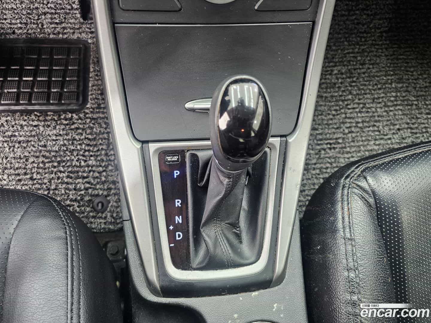 AVANTE Hyundai 2015.1-INNER-009