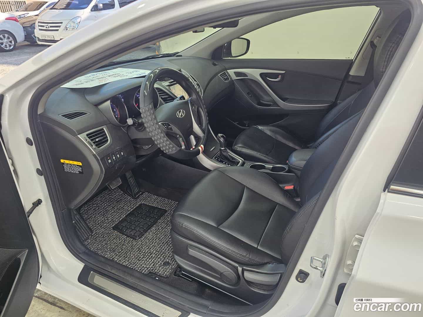 AVANTE Hyundai 2015.1-INNER-010