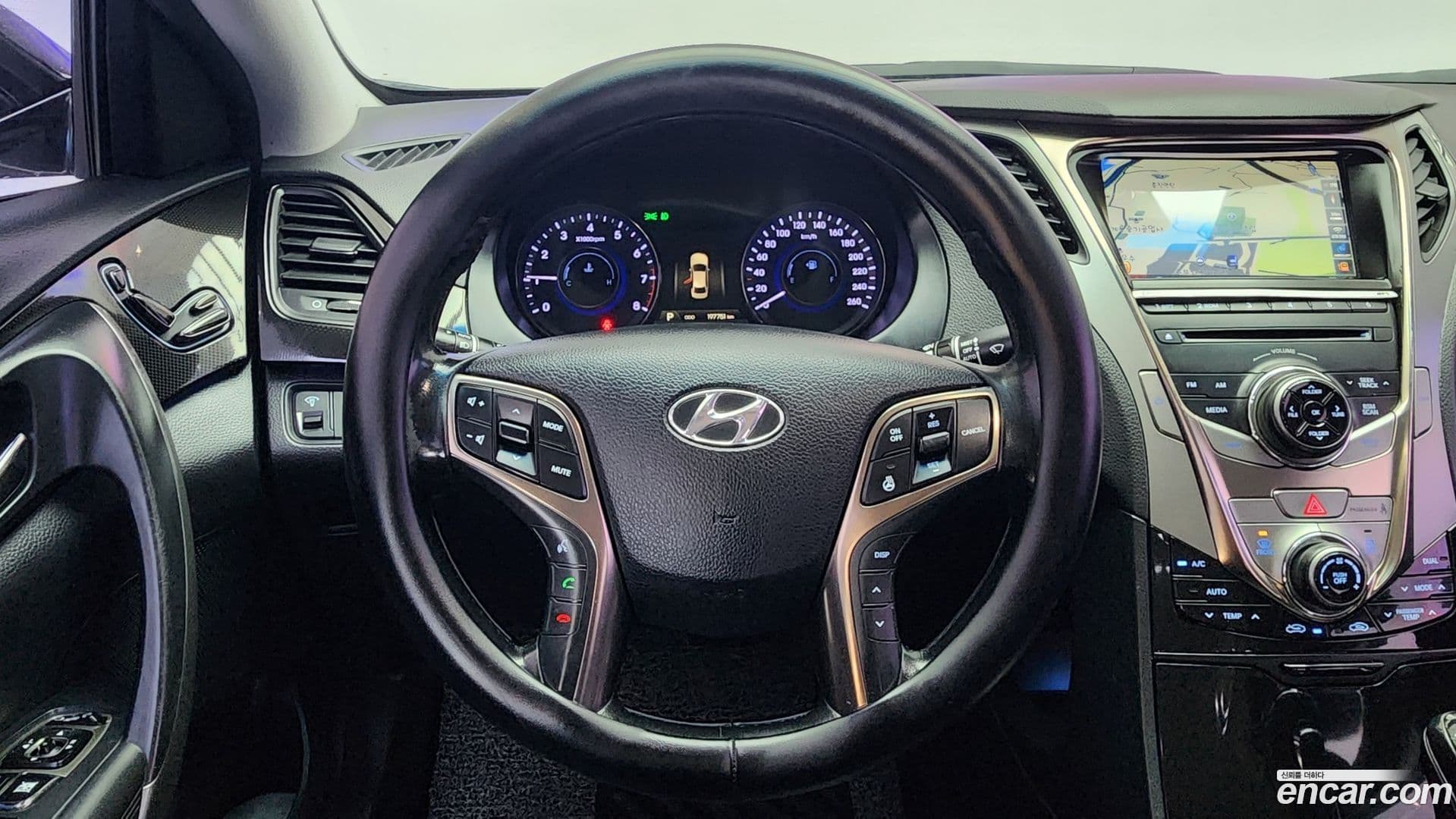 Main__Slider__Photo:Grandeur Hyundai 2012.3-12