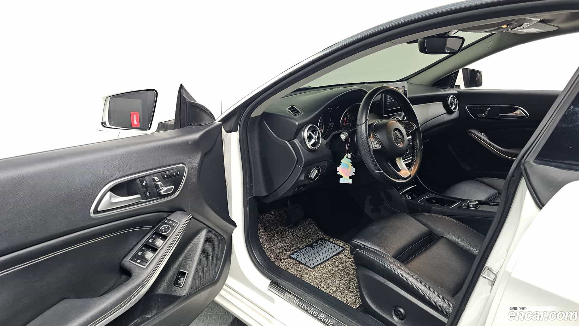 CLA-Class Mercedes-Benz 2018.2-INNER-010