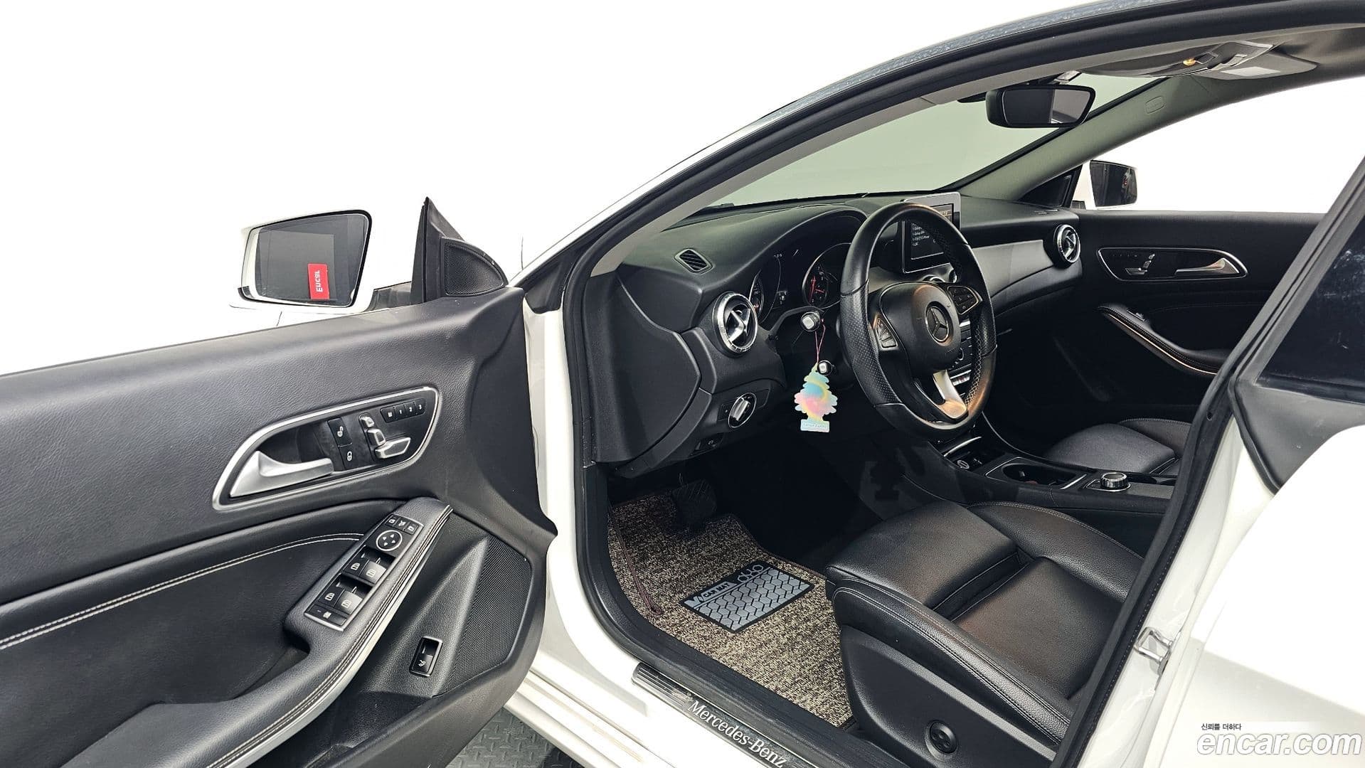 Main__Slider__Photo:CLA-Class Mercedes-Benz 2018.2-9