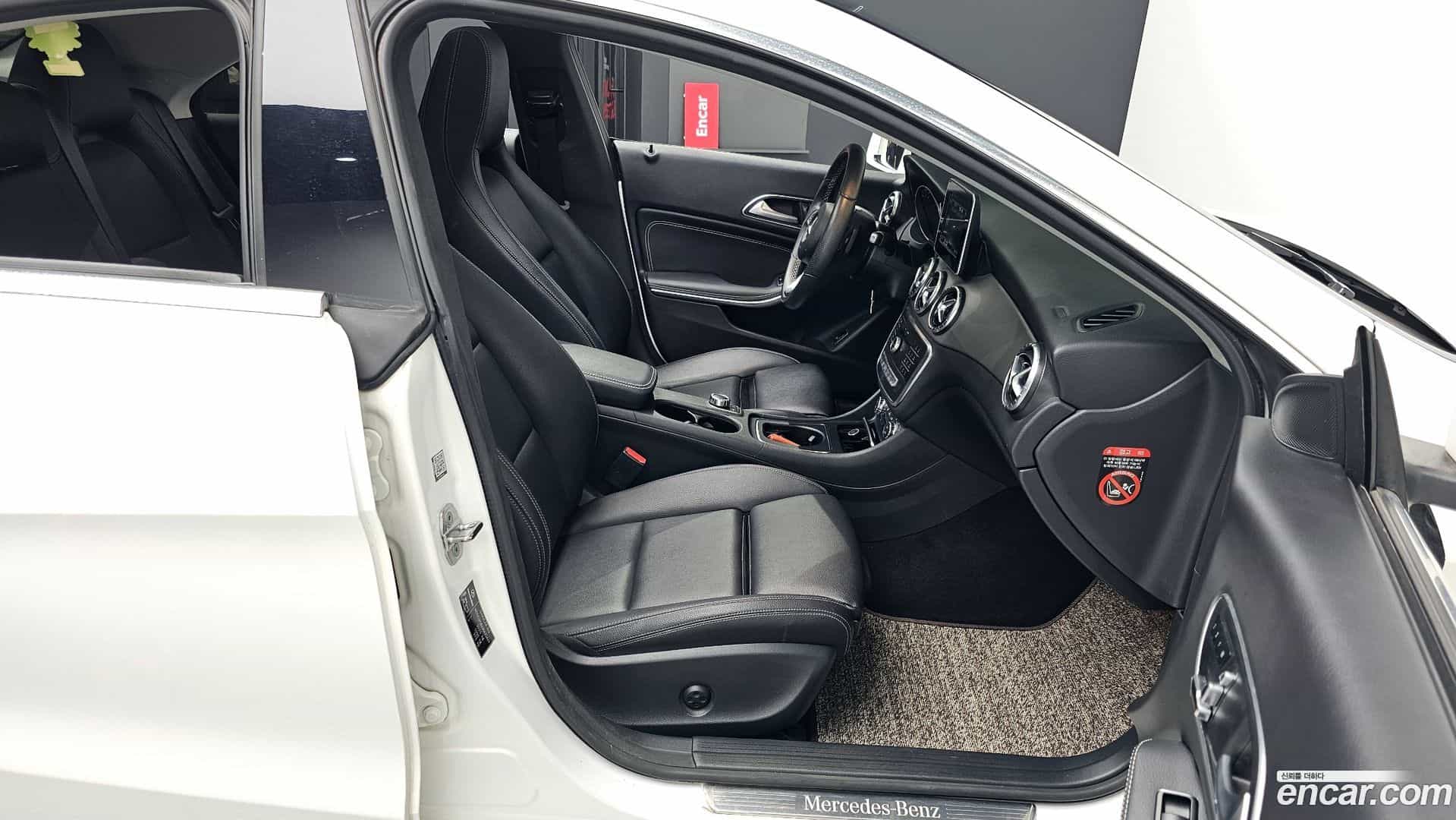 CLA-Class Mercedes-Benz 2018.2-OPTION-015