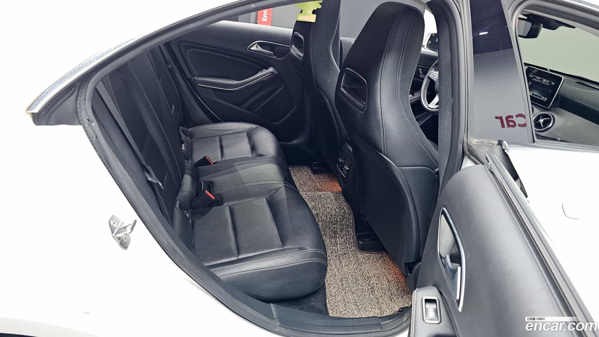 CLA-Class Mercedes-Benz 2018.2-OPTION-016