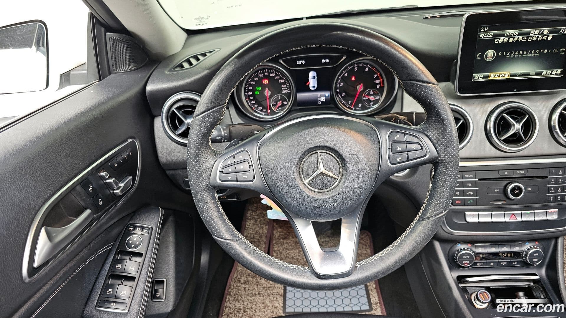Main__Slider__Photo:CLA-Class Mercedes-Benz 2018.2-12