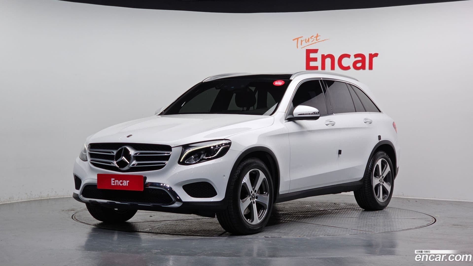 Main__Slider__Photo:GLC-Class Mercedes-Benz 2018.1-0