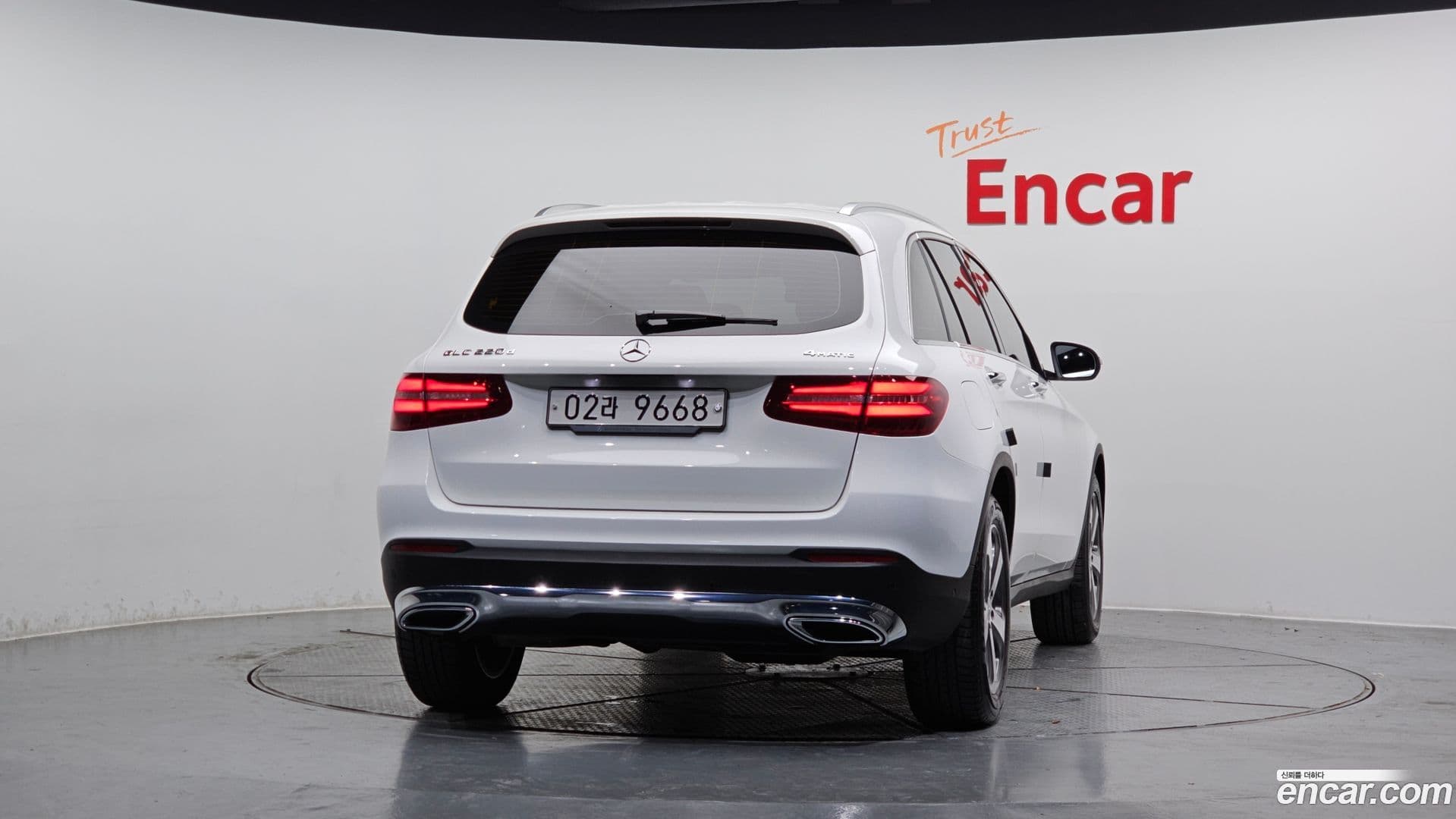 Main__Slider__Photo:GLC-Class Mercedes-Benz 2018.1-3