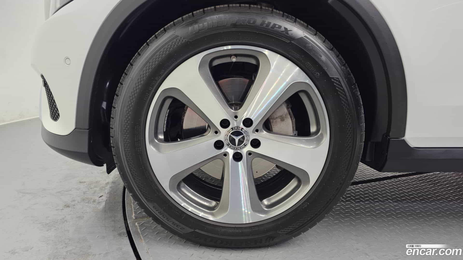 GLC-Class Mercedes-Benz 2018.1-OUTER-005