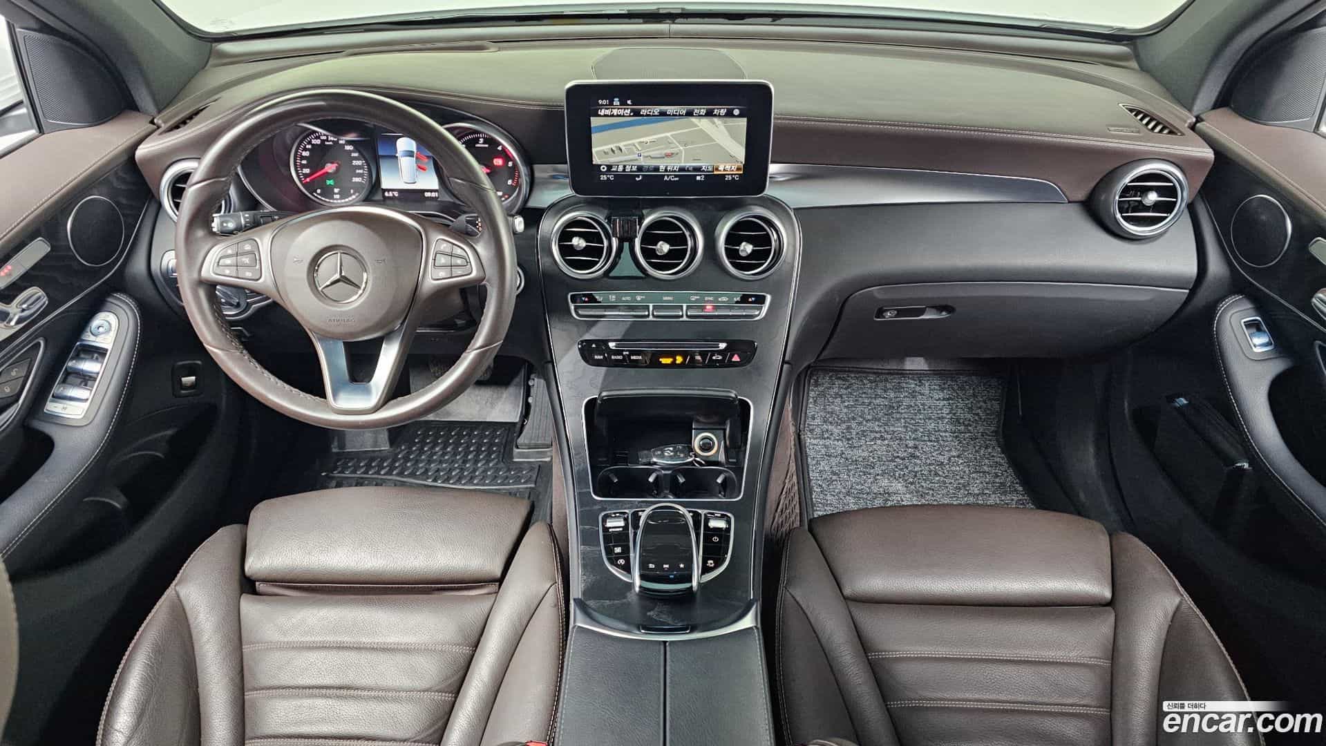 GLC-Class Mercedes-Benz 2018.1-INNER-007