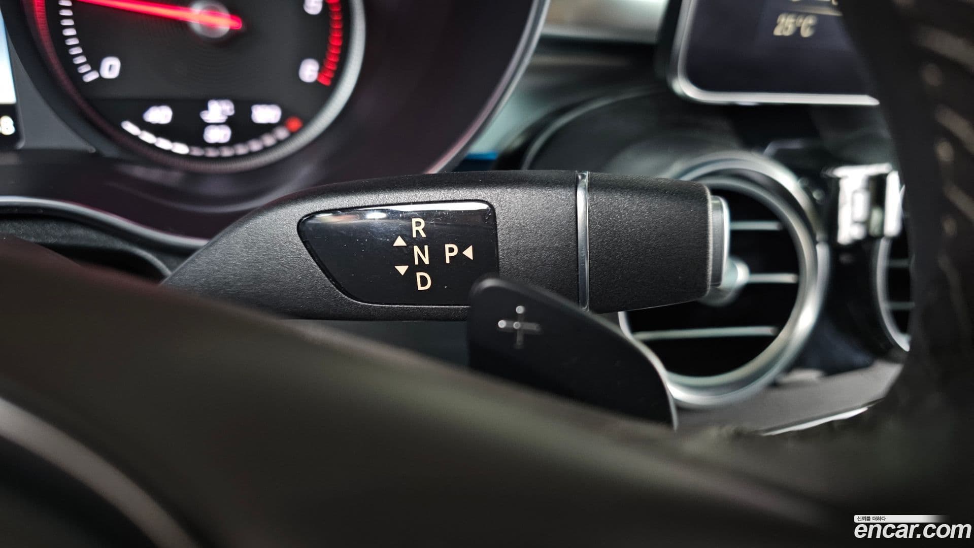 Main__Slider__Photo:GLC-Class Mercedes-Benz 2018.1-8