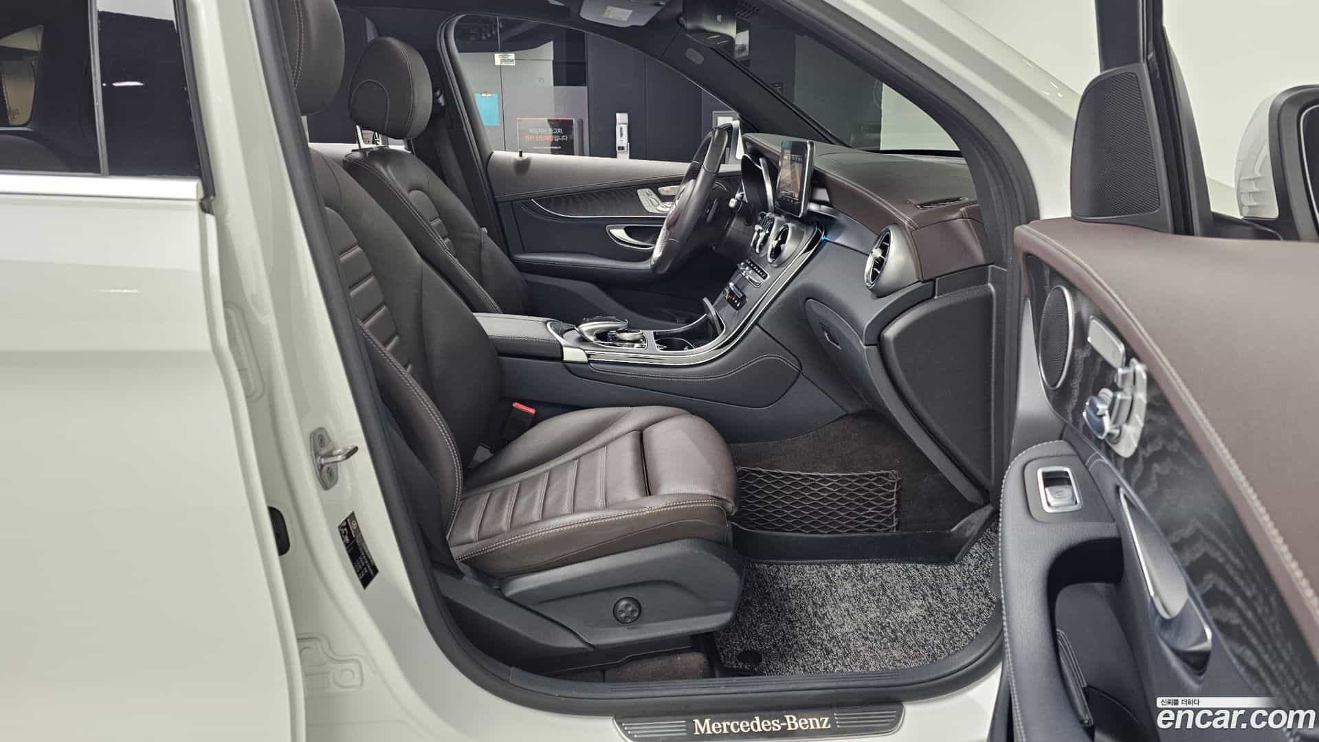 GLC-Class Mercedes-Benz 2018.1-OPTION-015