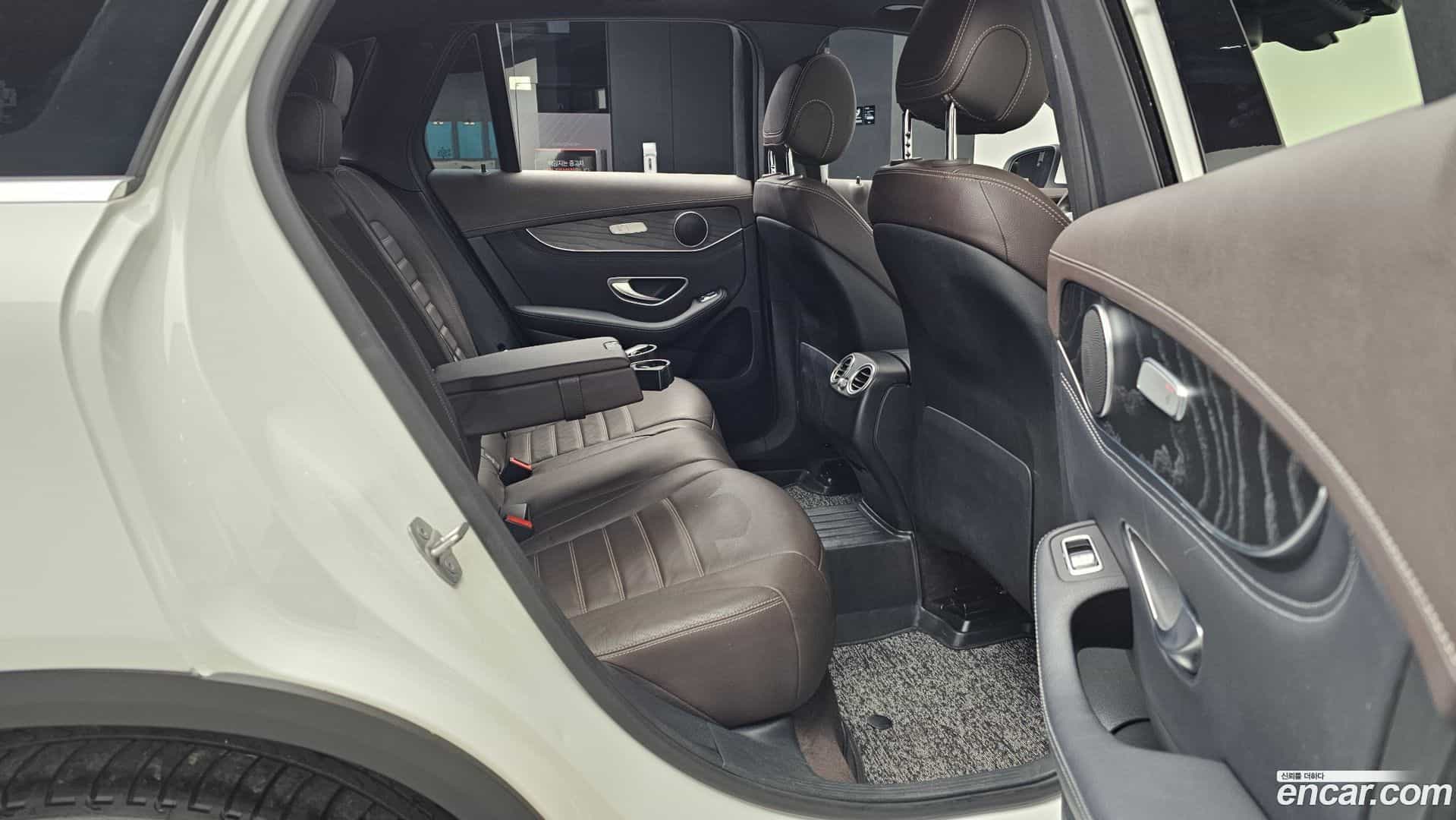 GLC-Class Mercedes-Benz 2018.1-OPTION-016