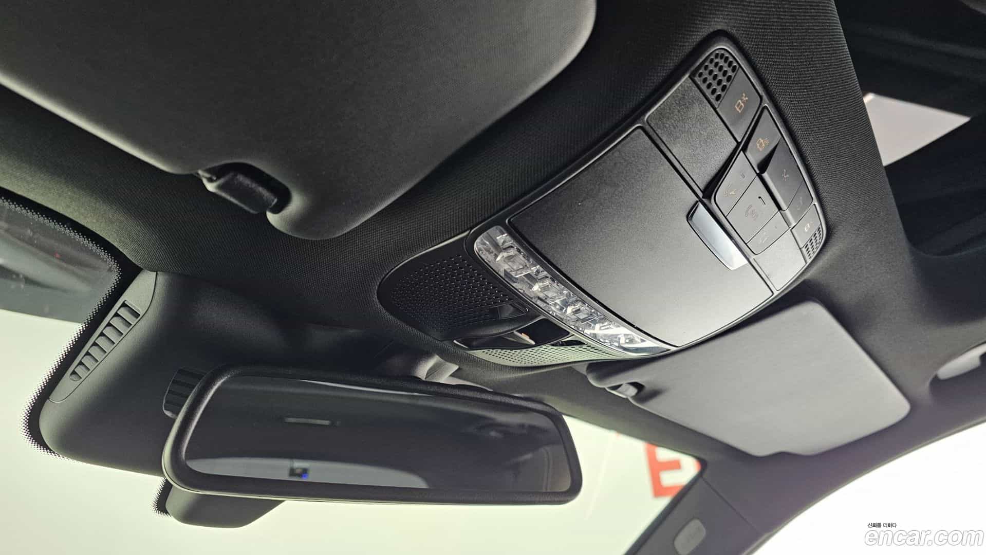 GLC-Class Mercedes-Benz 2018.1-OPTION-021