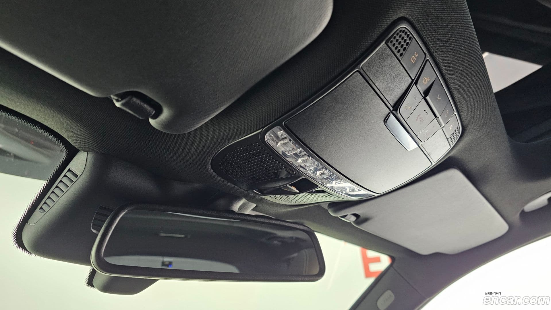 Main__Slider__Photo:GLC-Class Mercedes-Benz 2018.1-16