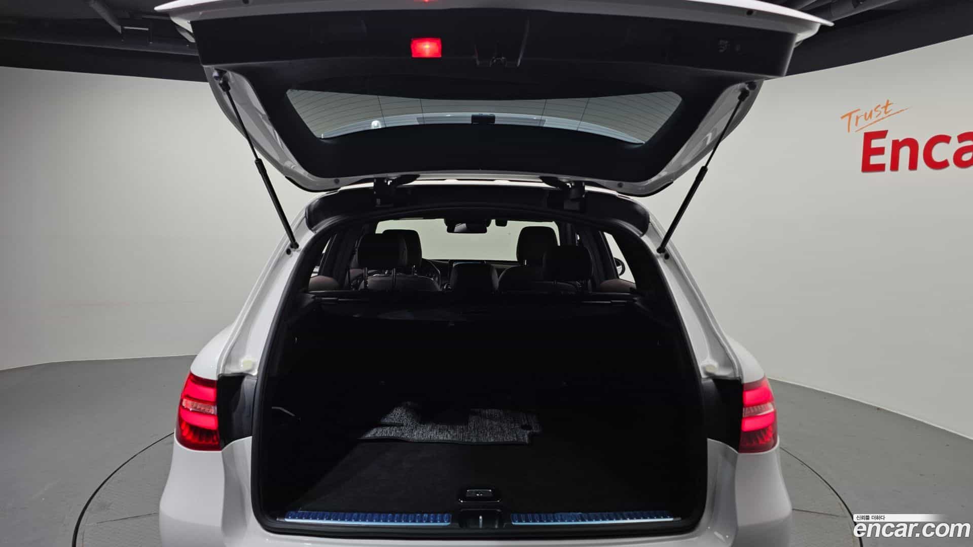 GLC-Class Mercedes-Benz 2018.1-OPTION-024