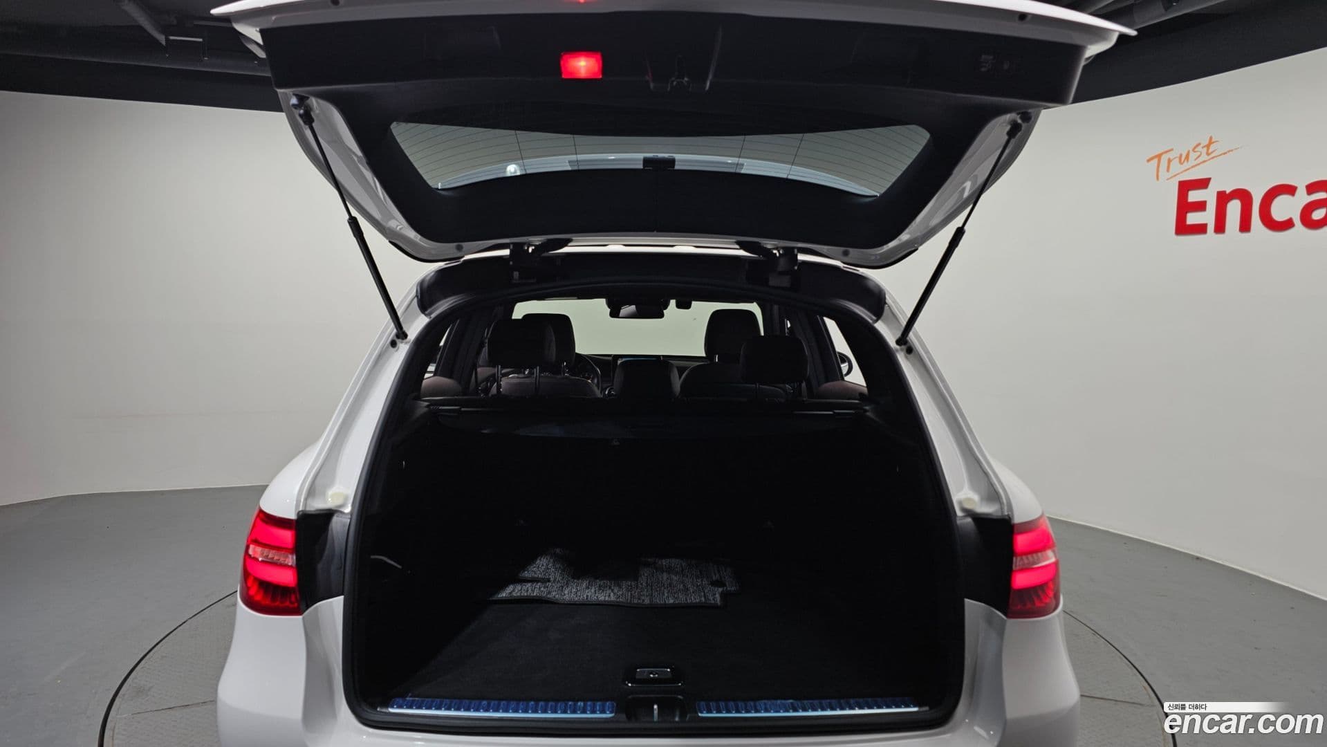 Main__Slider__Photo:GLC-Class Mercedes-Benz 2018.1-19