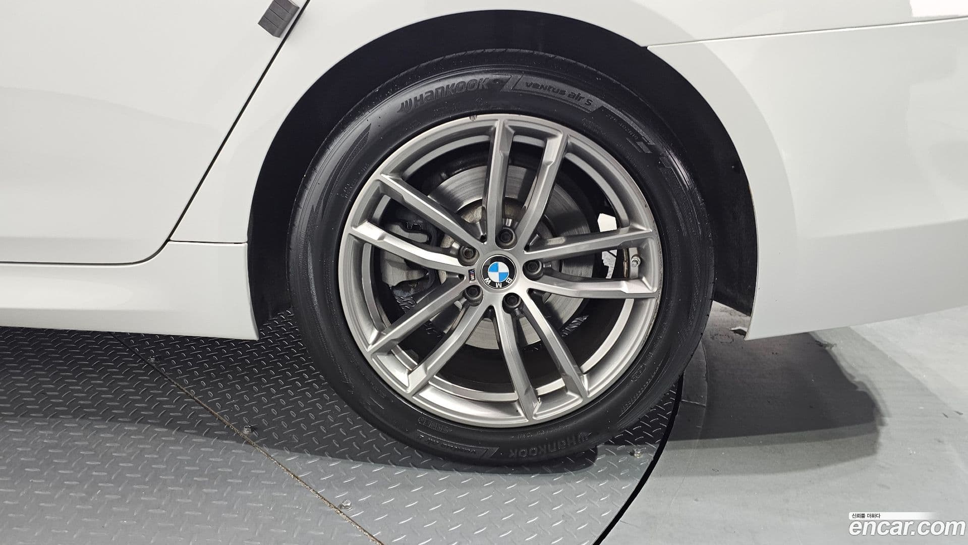 Main__Slider__Photo:5-Series BMW 2018.2-4