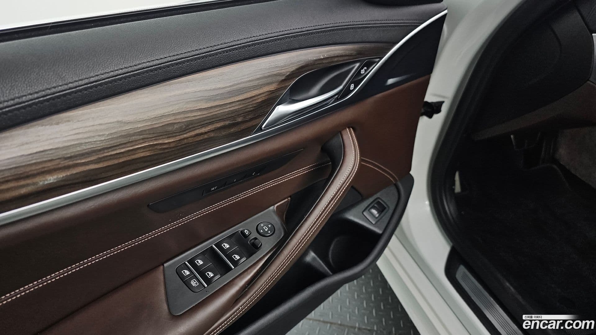 Main__Slider__Photo:5-Series BMW 2018.2-17