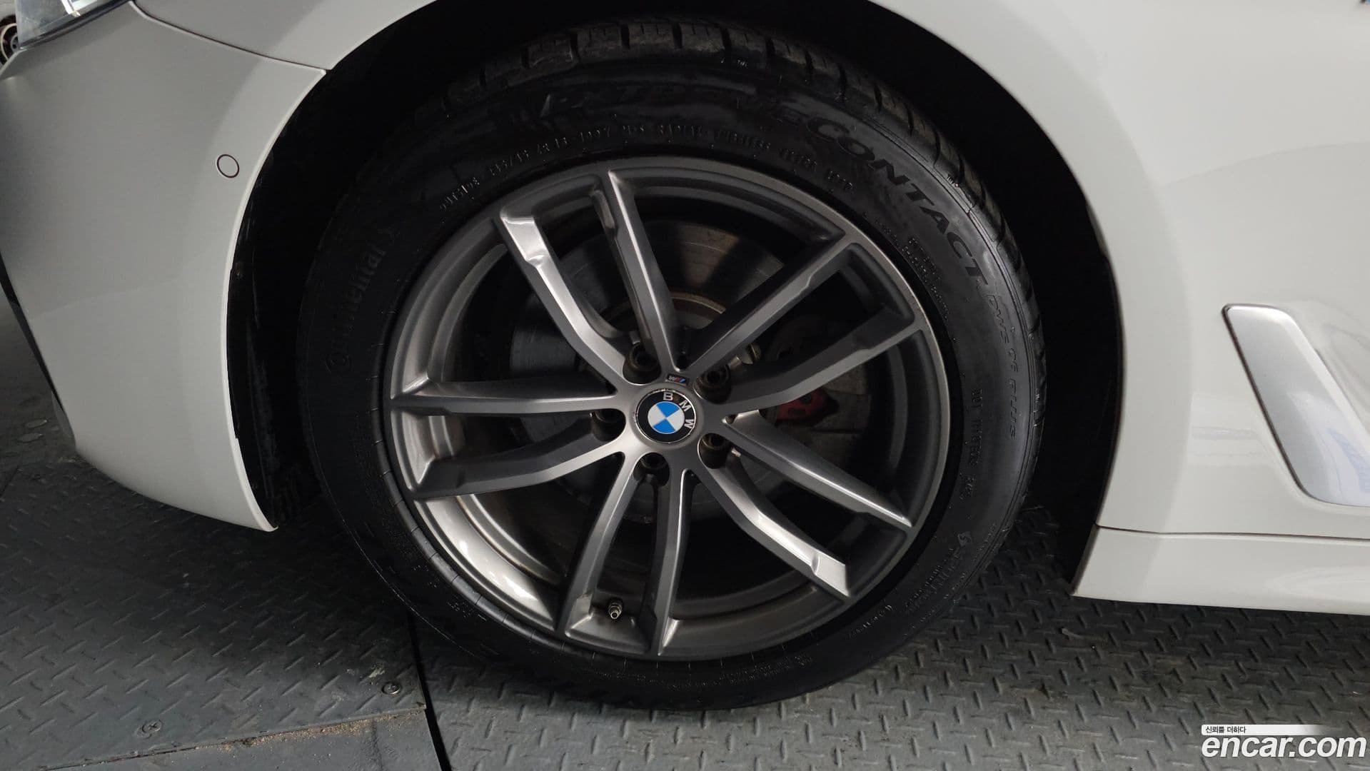 Main__Slider__Photo:5-Series BMW 2017.9-4