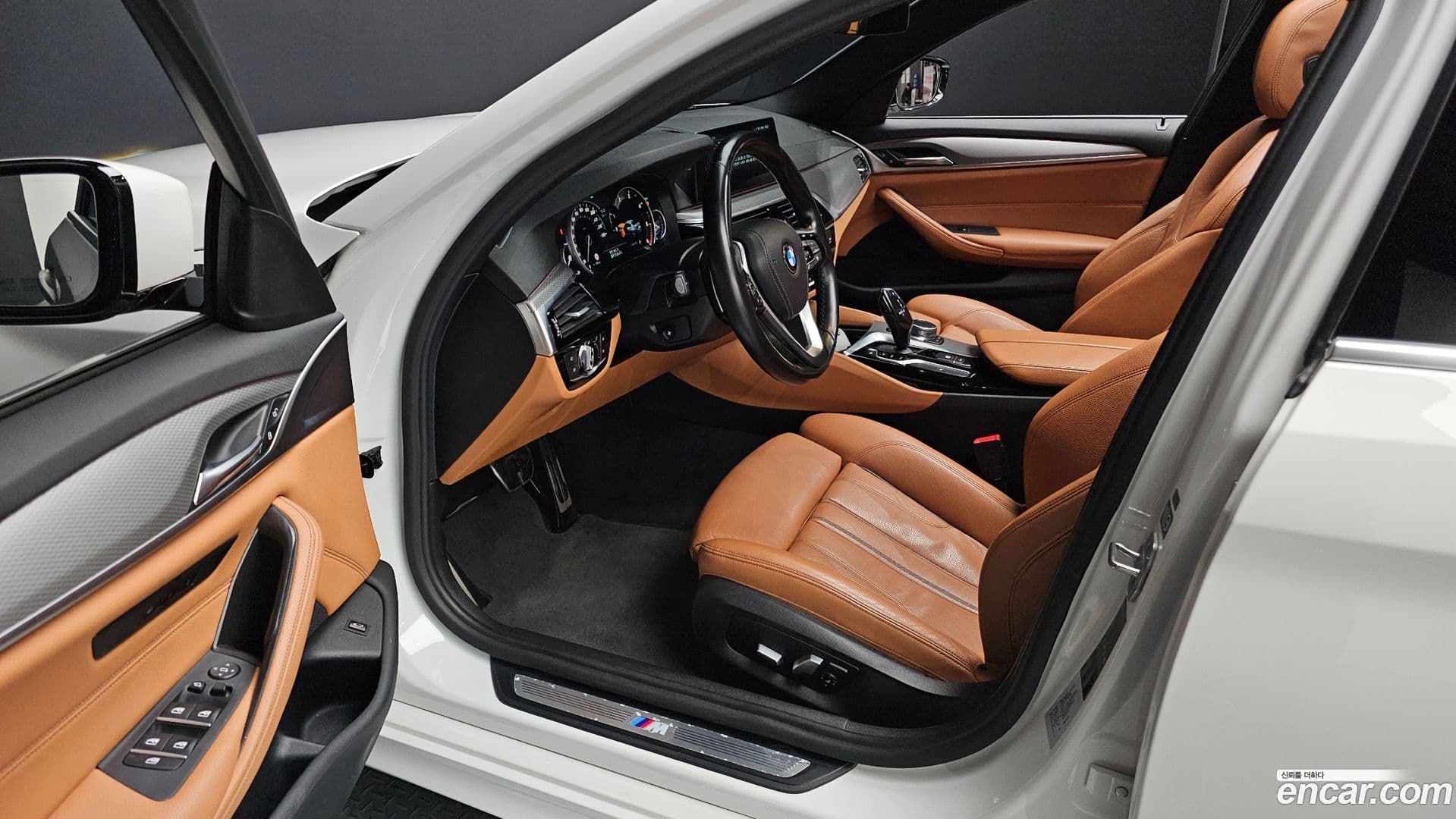 Main__Slider__Photo:5-Series BMW 2017.9-10